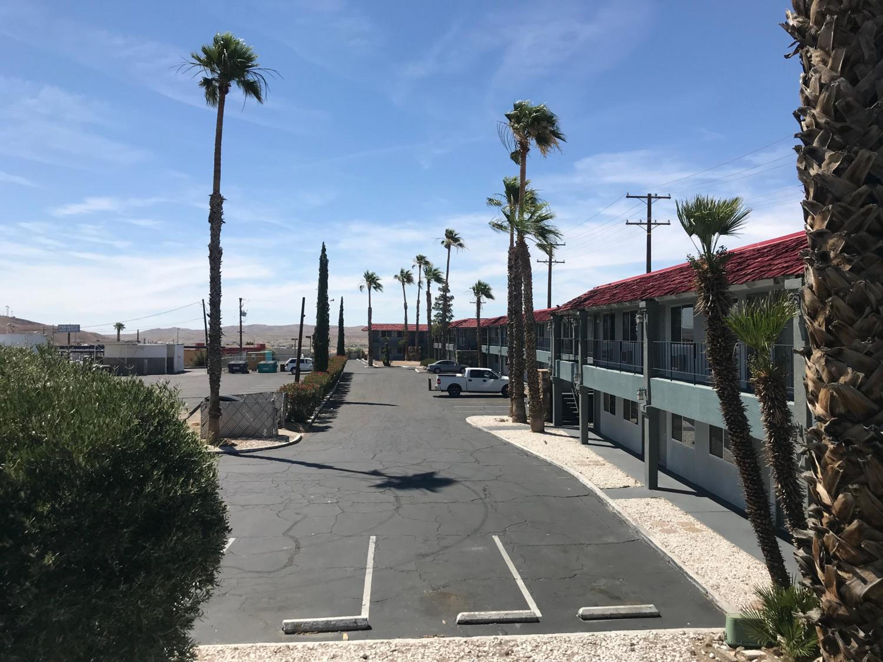 Economy Inn Barstow view 5