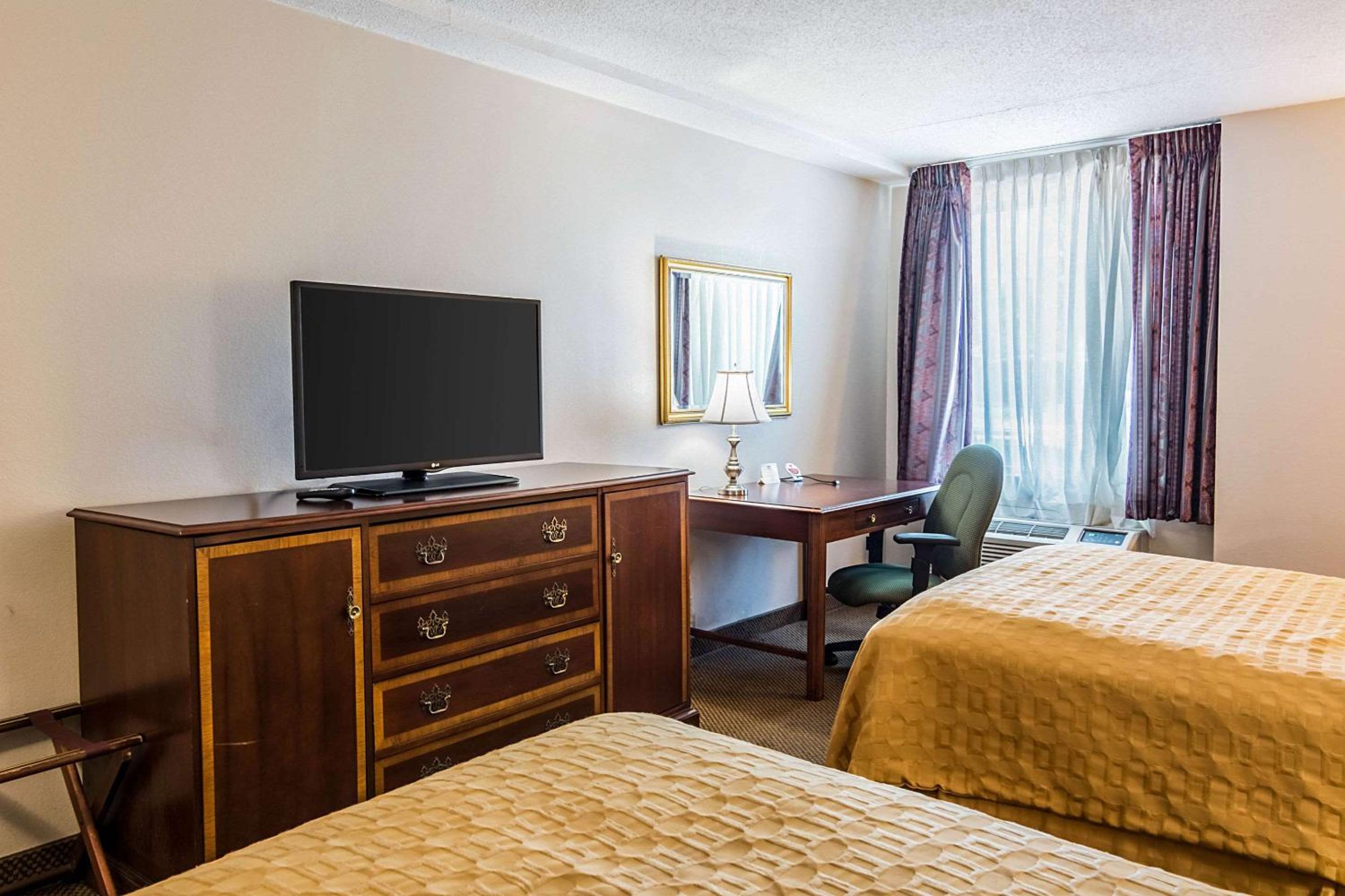 Hagerstown Vacations - Plaza Inn  Suites - Property Image 10