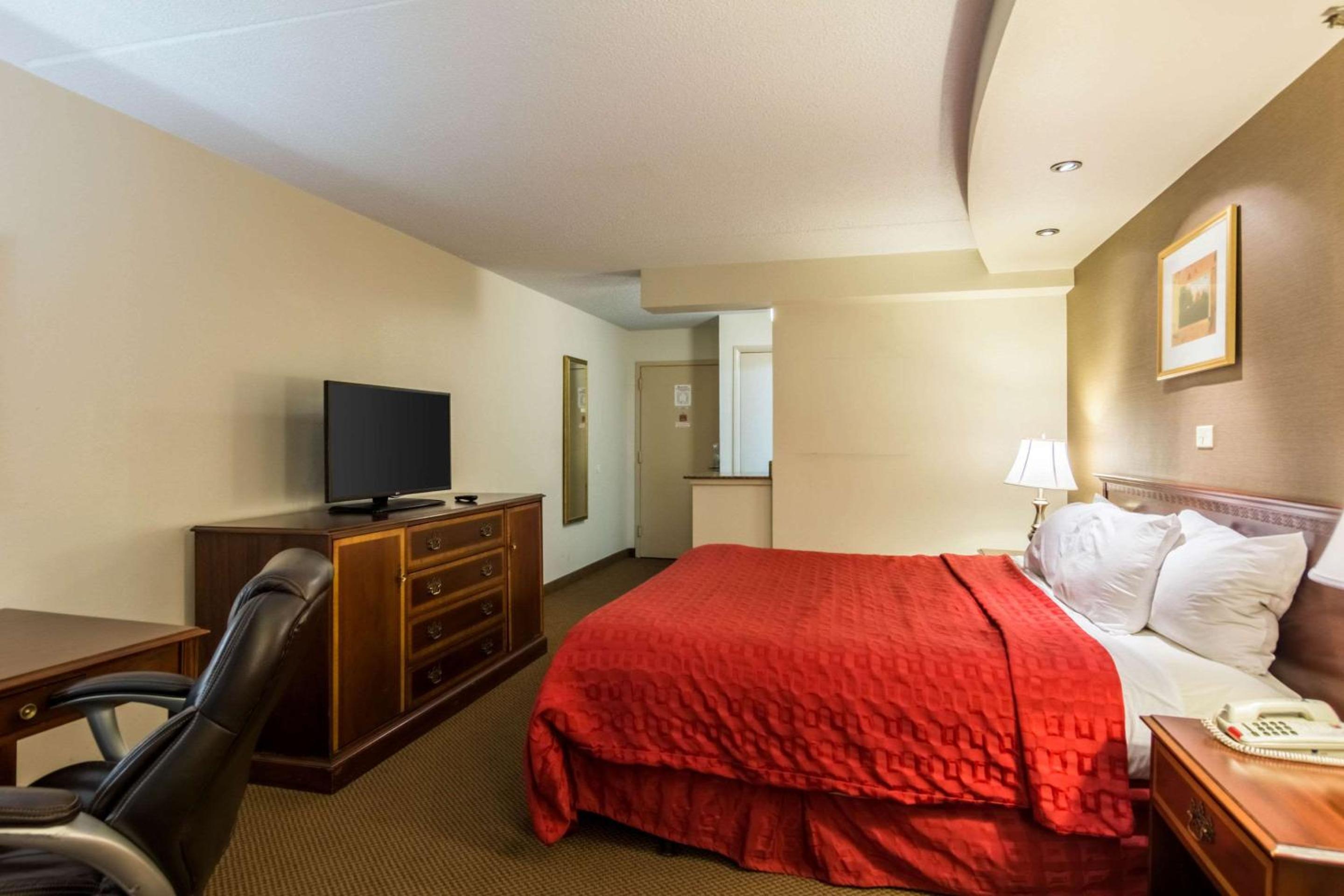Hagerstown Vacations - Plaza Inn Suites - Property Image 16