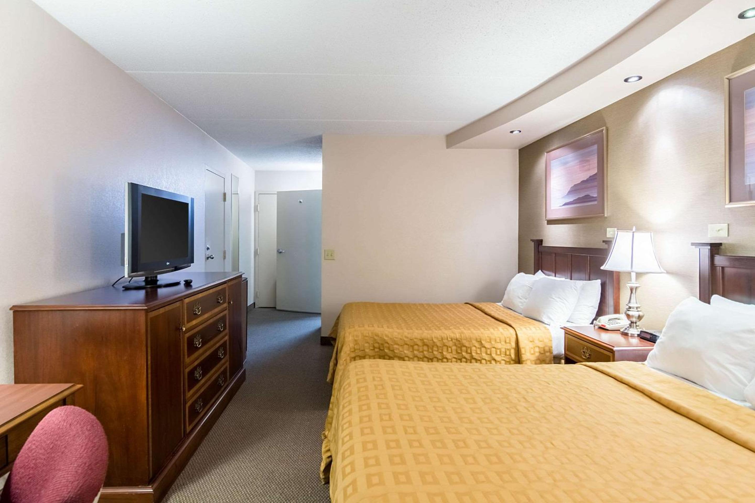 Hagerstown Vacations - Plaza Inn Suites - Property Image 18