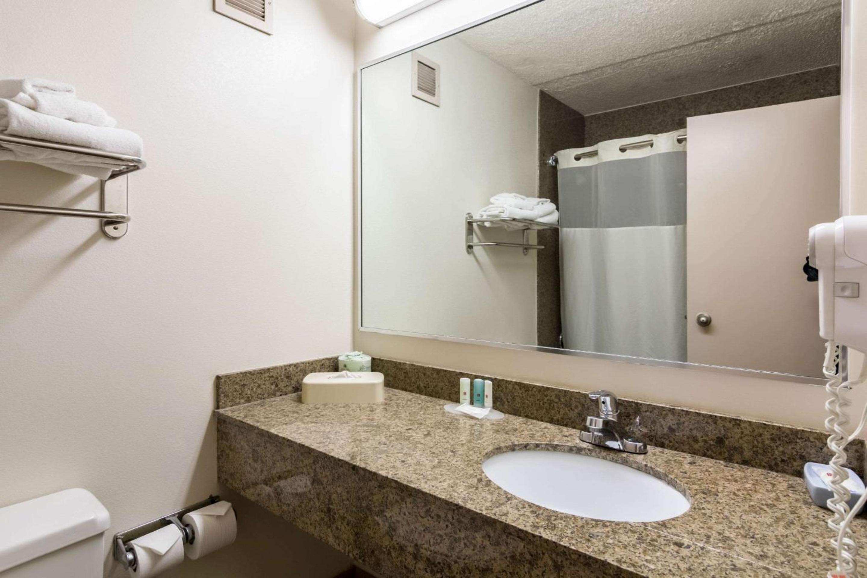 Hagerstown Vacations - Plaza Inn Suites - Property Image 24