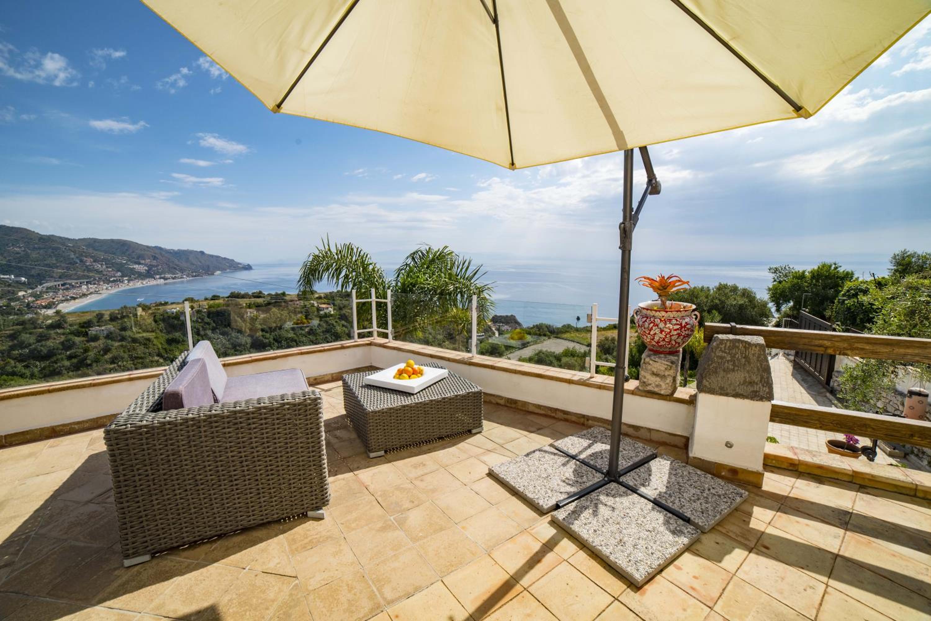 Luxury Taorum villa with spectacular sea views in Taormina