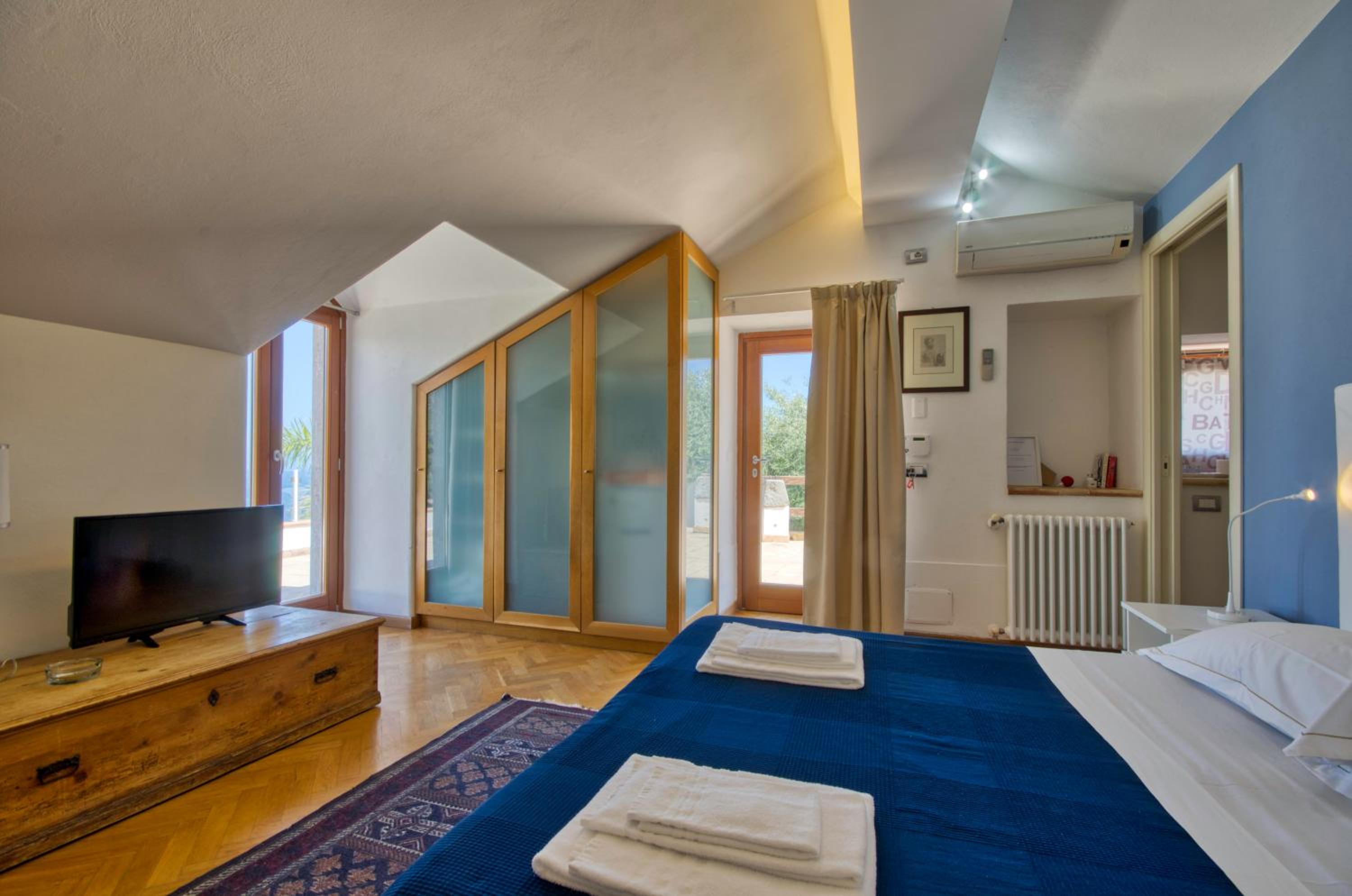 Luxury Taorum villa with spectacular sea views in Taormina