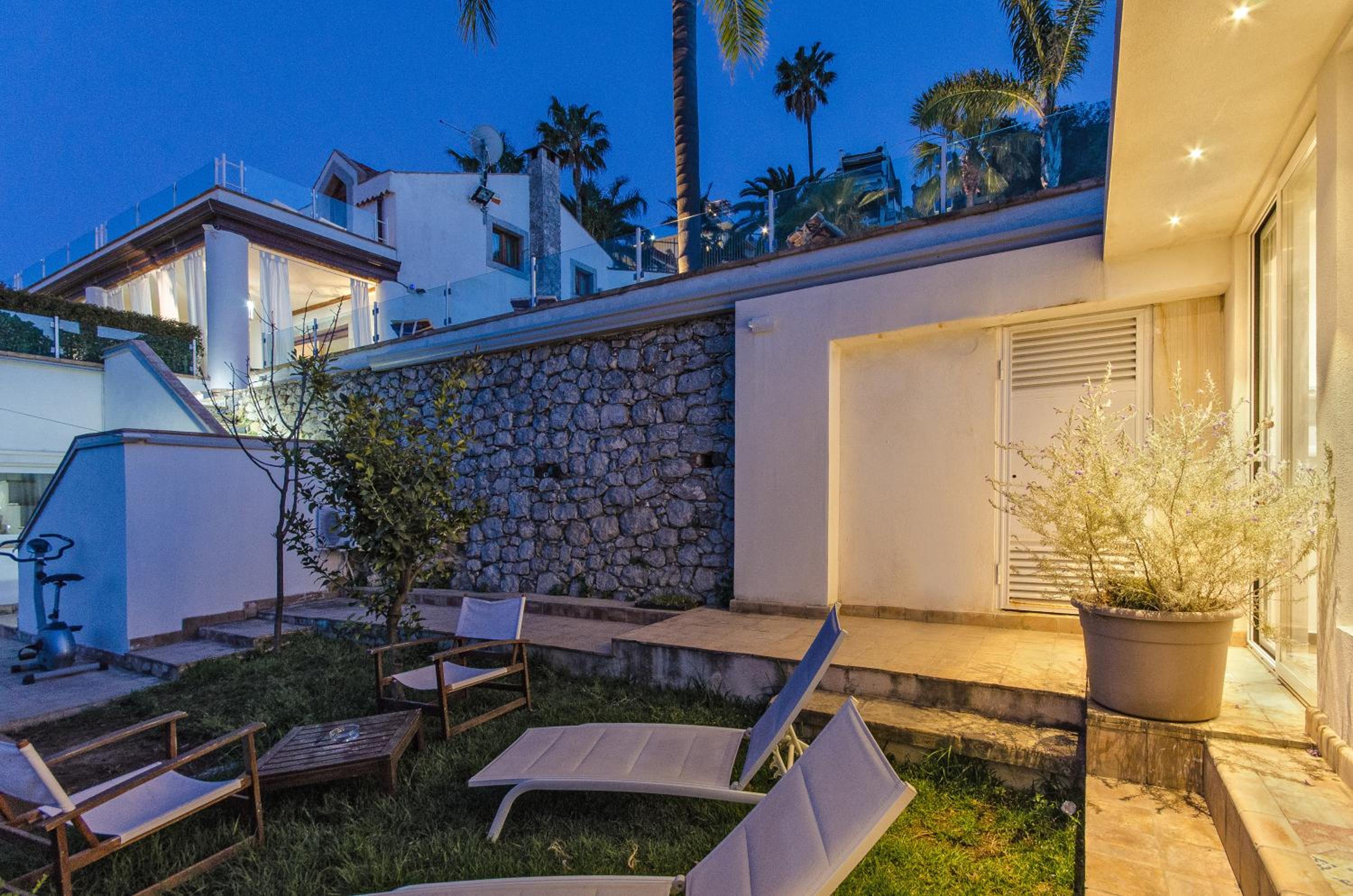 Luxury Taorum villa with spectacular sea views in Taormina