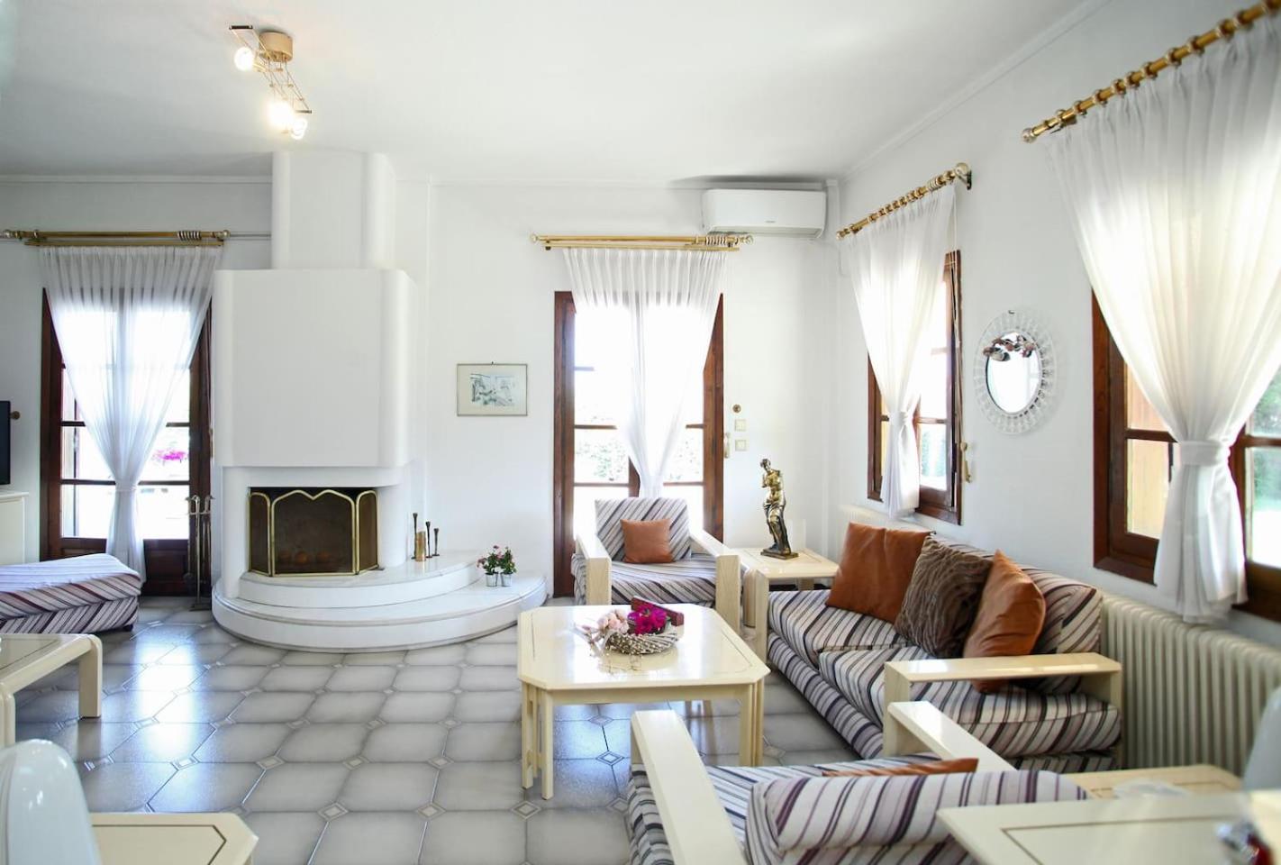 Villa Aurora view 3