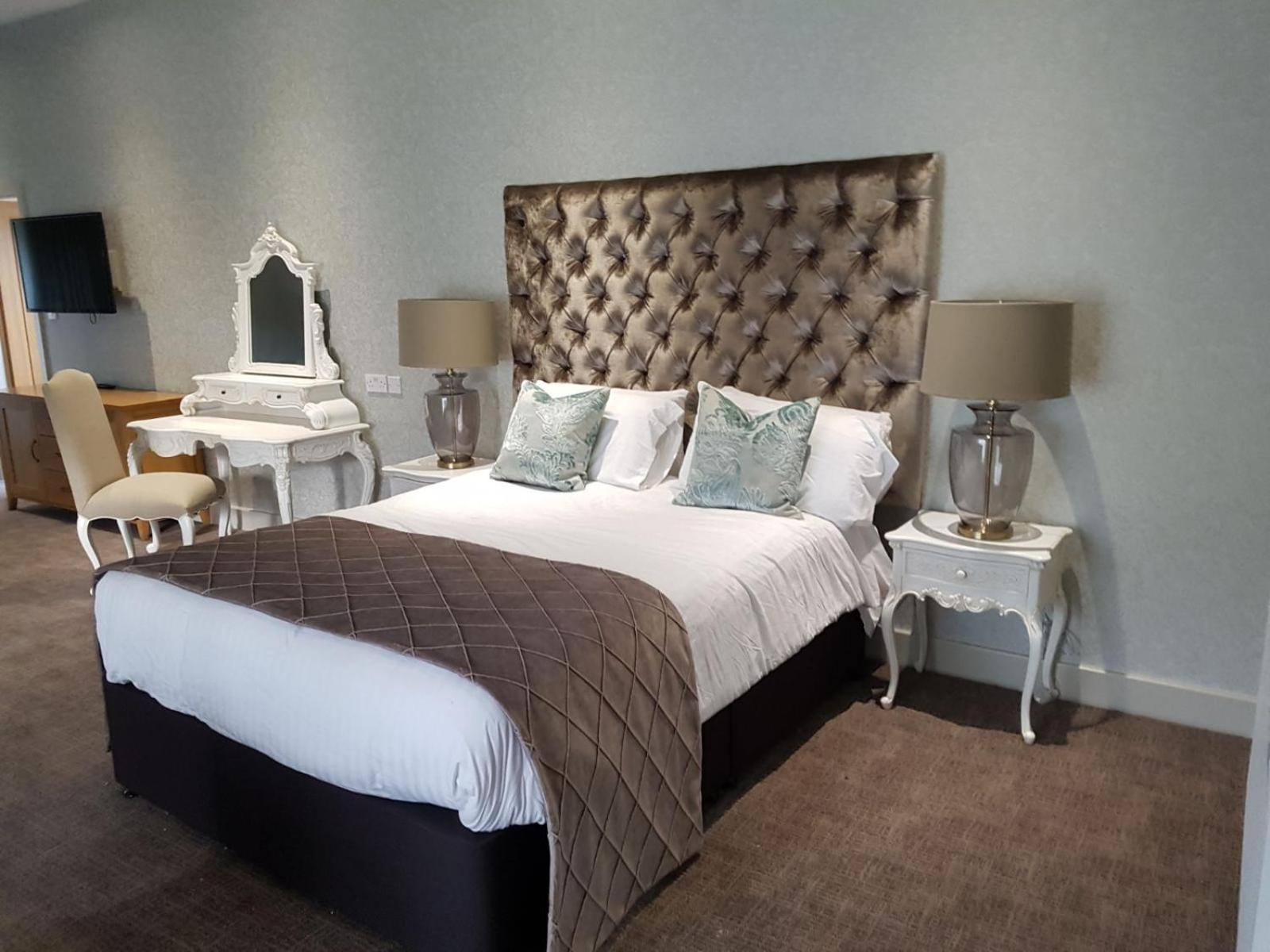 Bishops Stortford Vacations - Great Hallingbury Manor  Lodges - Property Image 7