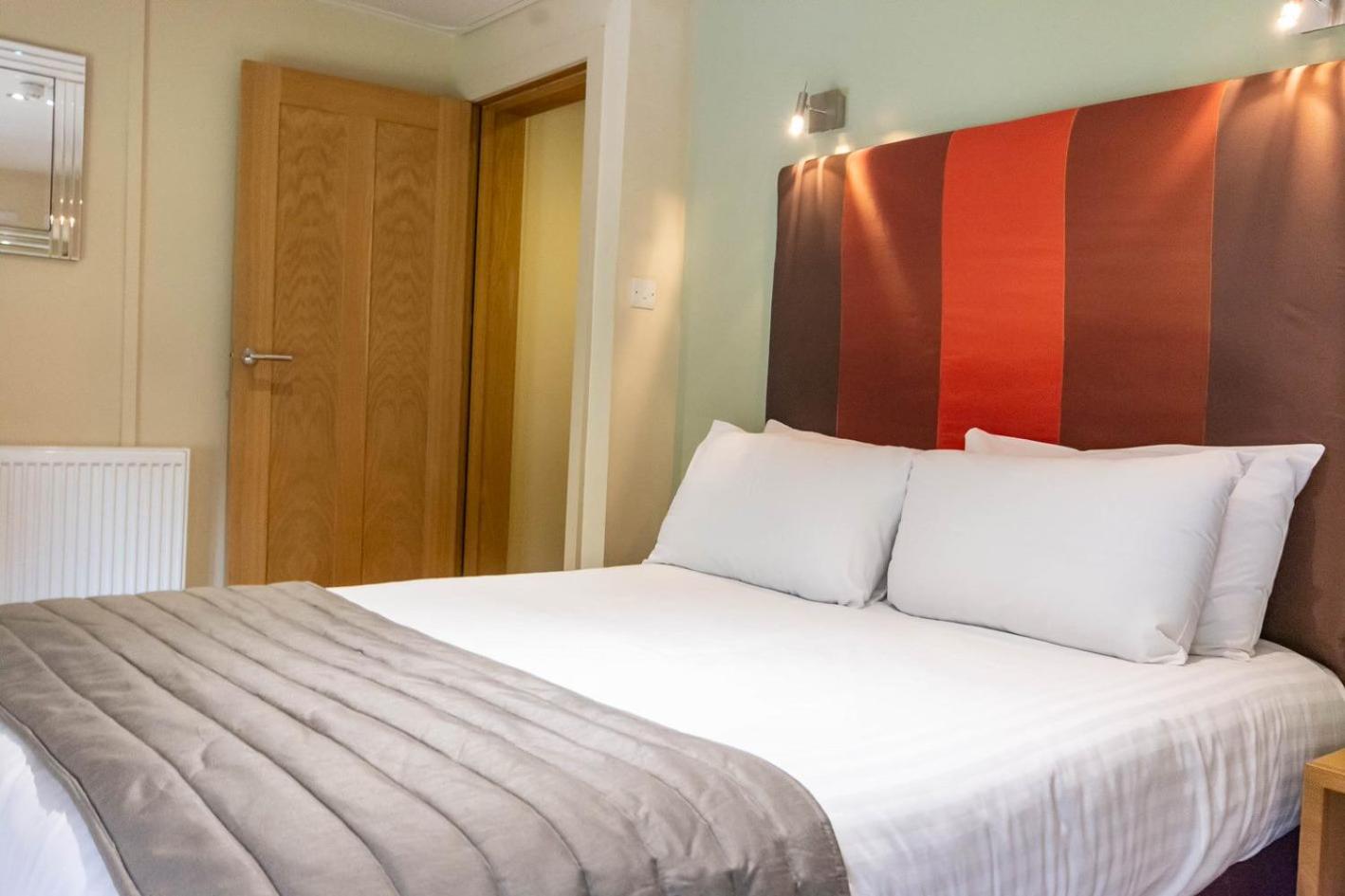 Bishops Stortford Vacations - Great Hallingbury Manor  Lodges - Property Image 10