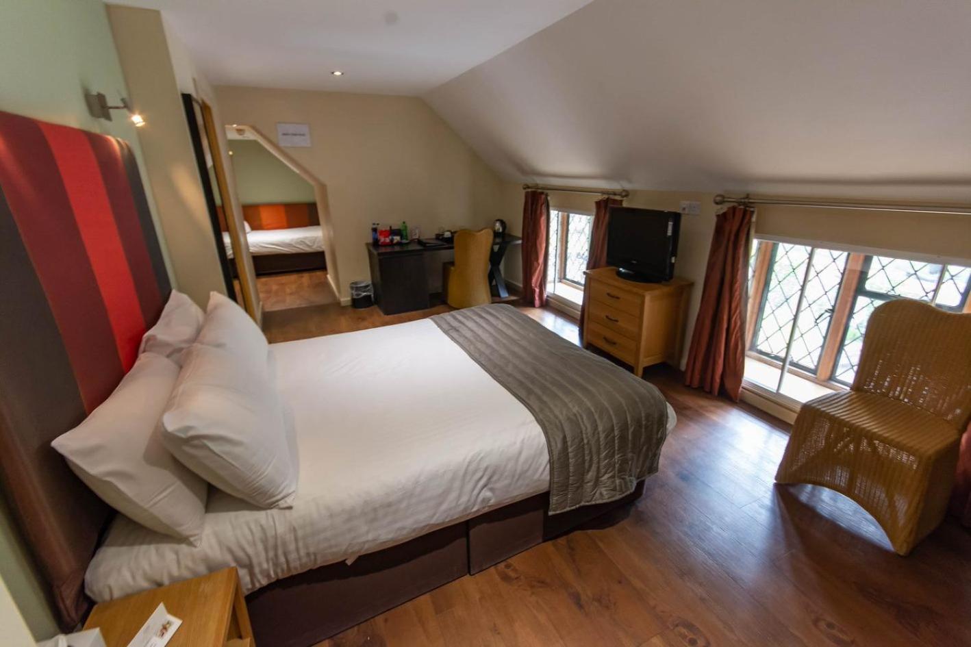 Bishops Stortford Vacations - Great Hallingbury Manor  Lodges - Property Image 12