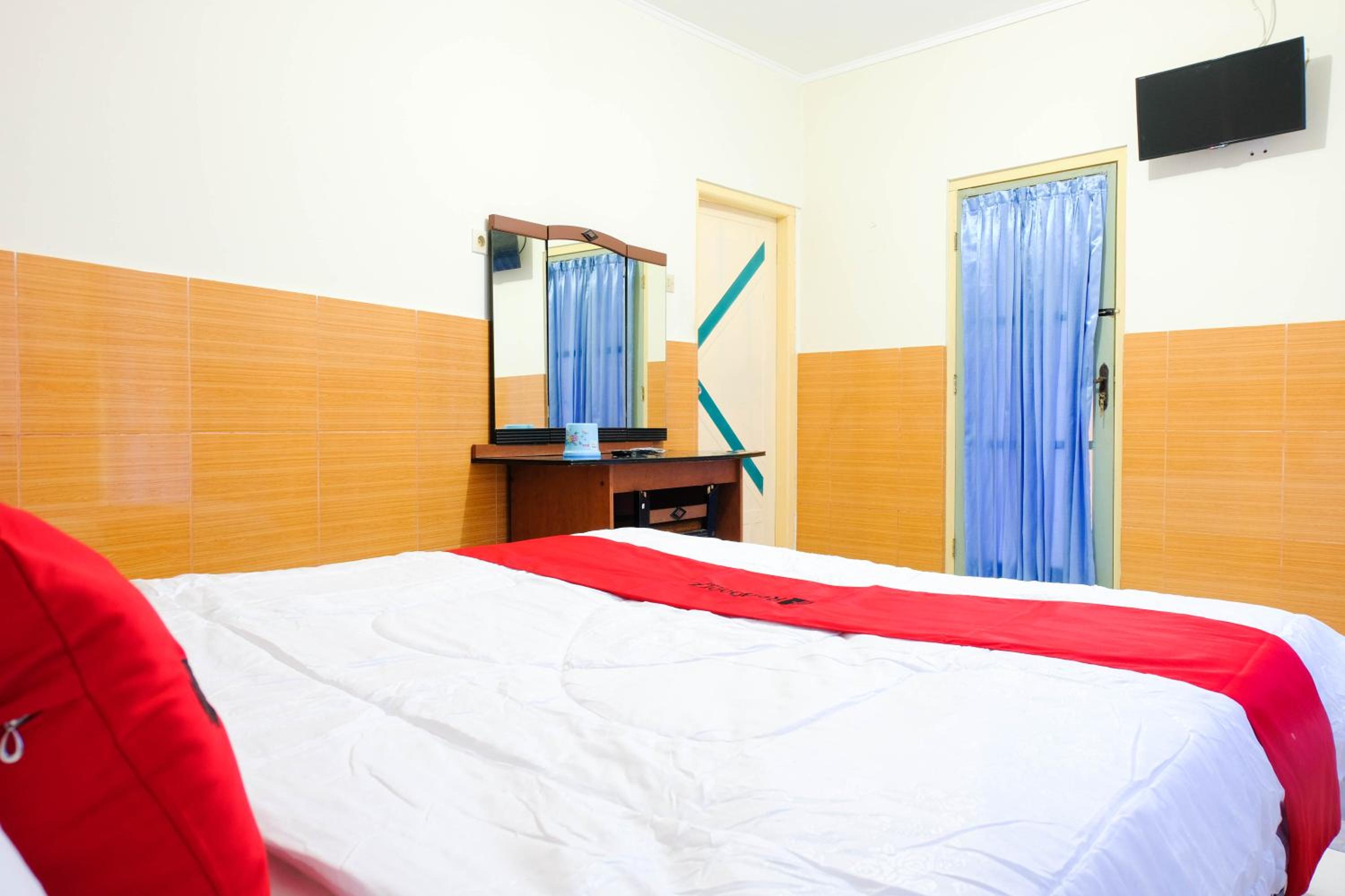 RedDoorz near STAB Syailendra Kopeng view 2