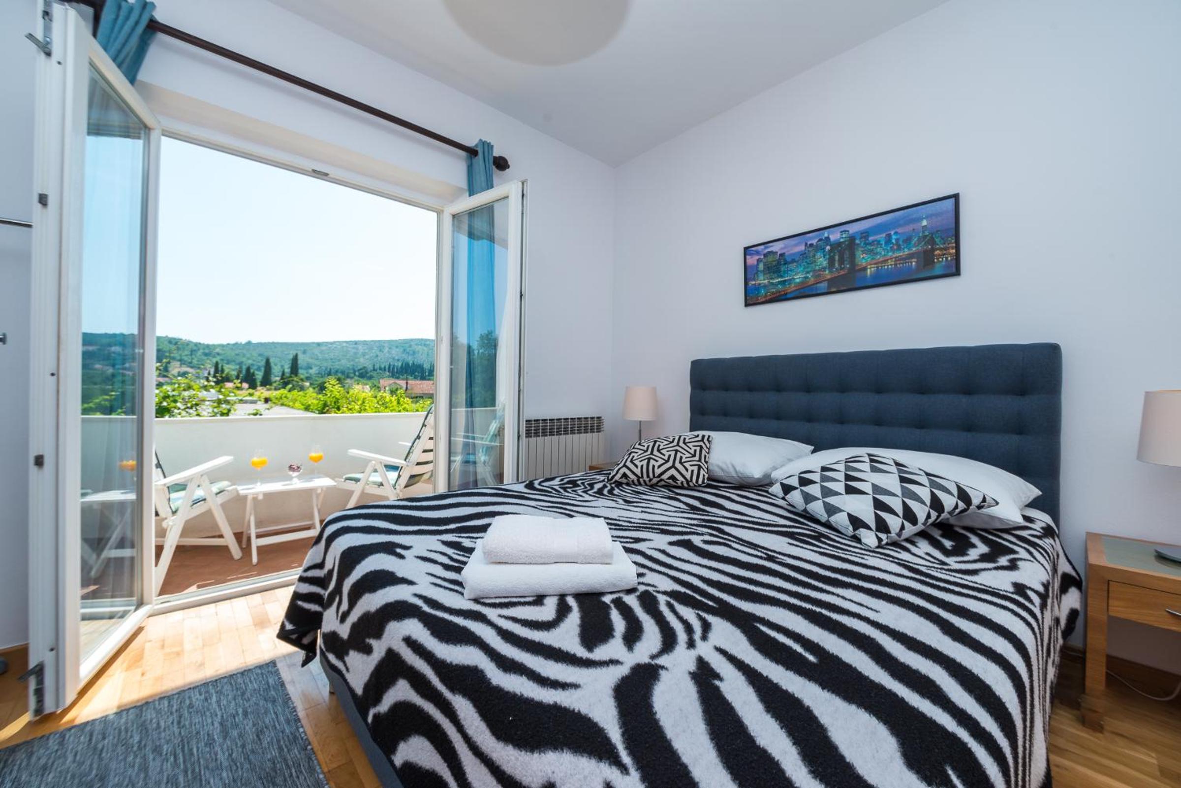 Francesca Guesthouse & Vardia Winery view 2