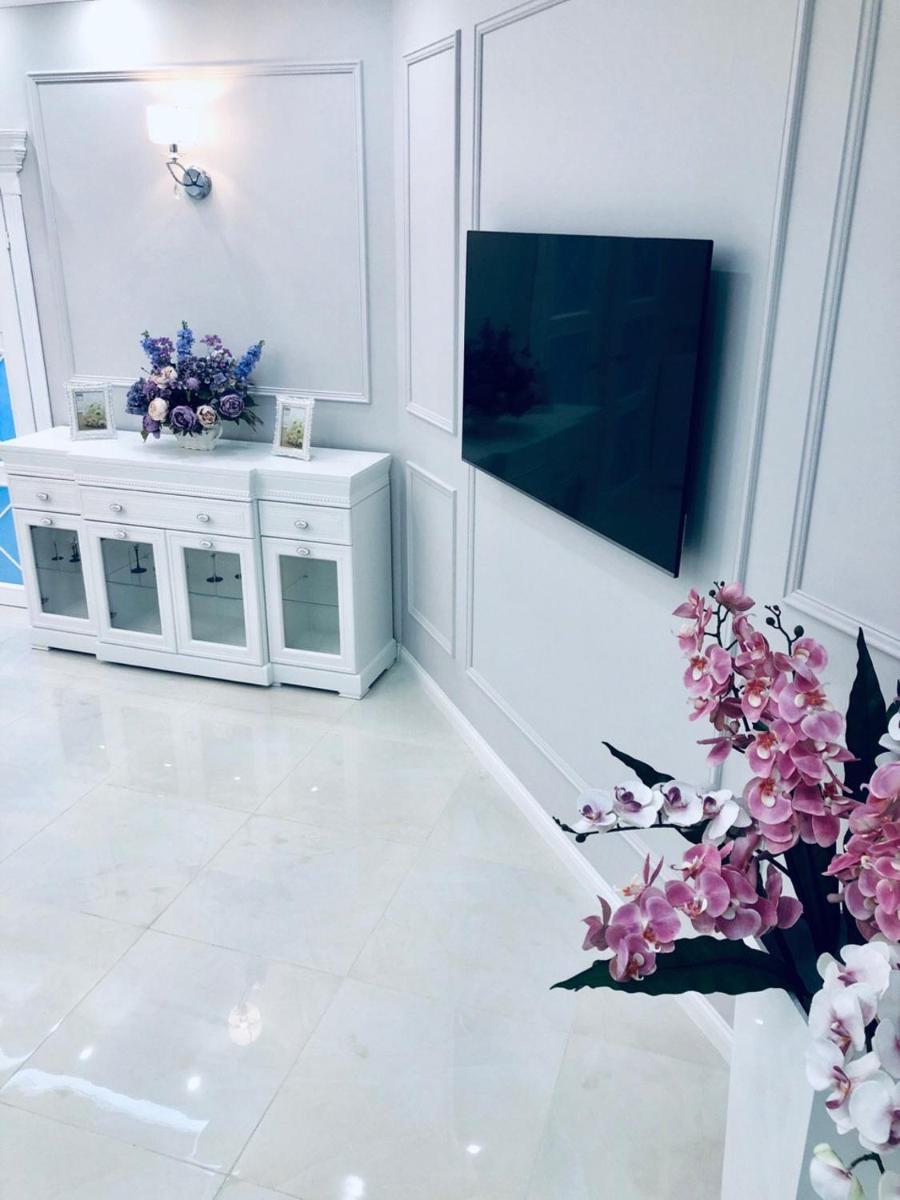 White Apartments in Arcadia view 2