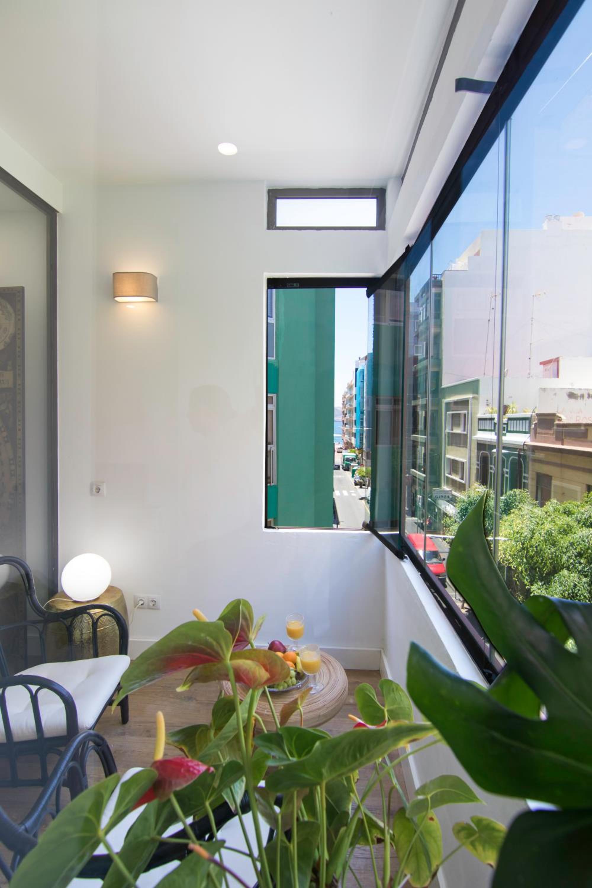 HomeForGuest Stylish and Modern Apartment overlooking Las Canteras view 4