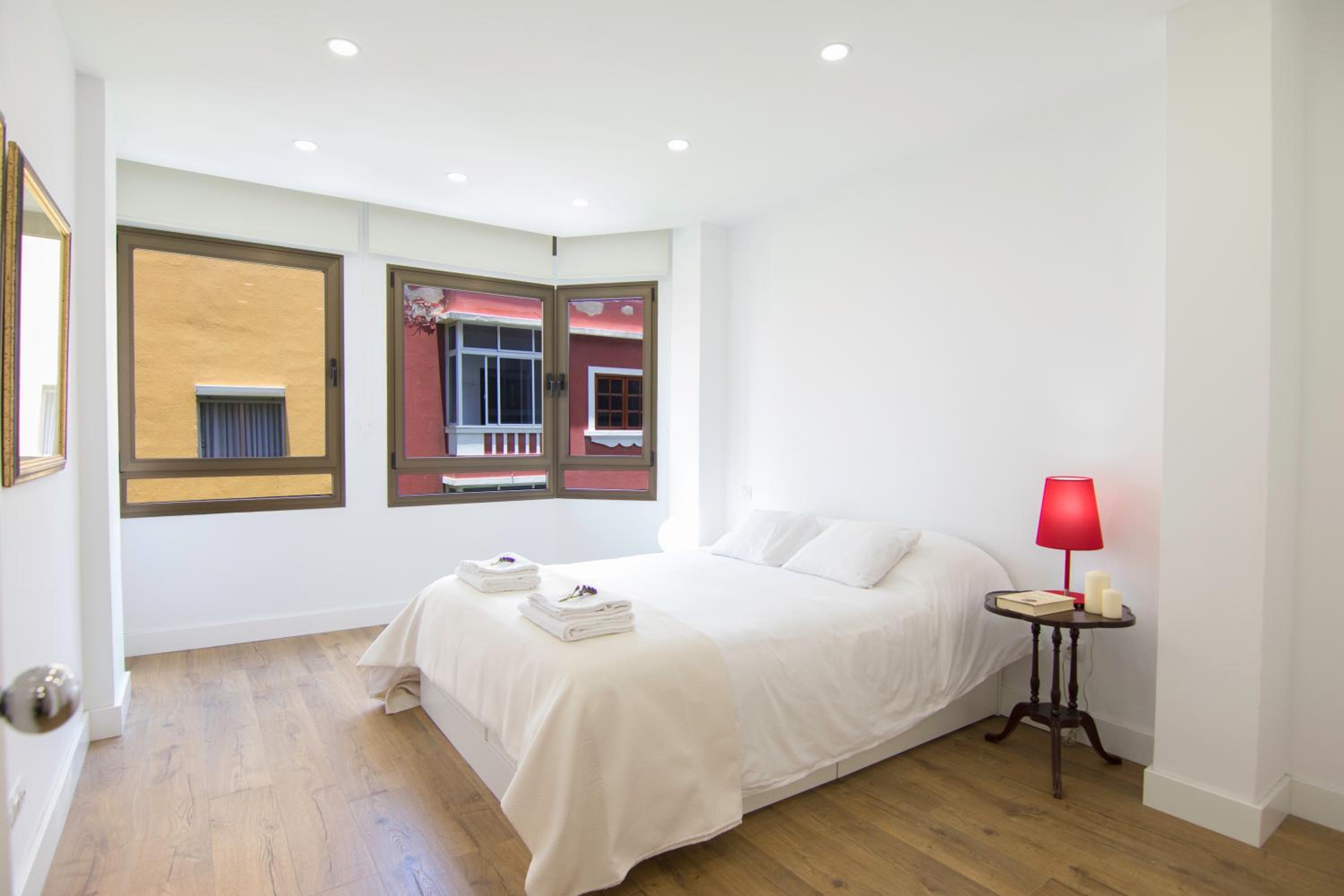 HomeForGuest Stylish and Modern Apartment overlooking Las Canteras view 5