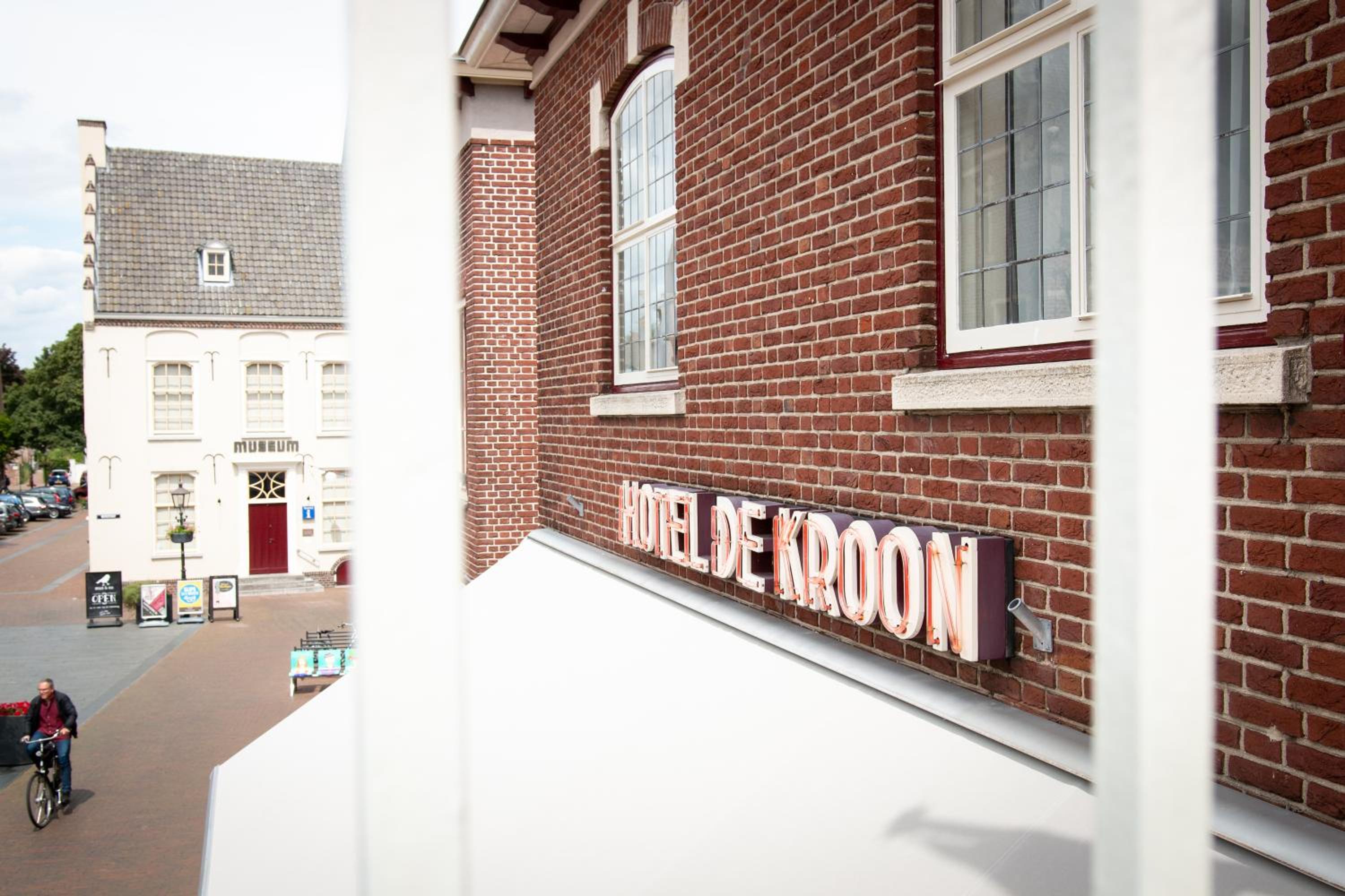 Hotel De Kroon Gennep - Image 1