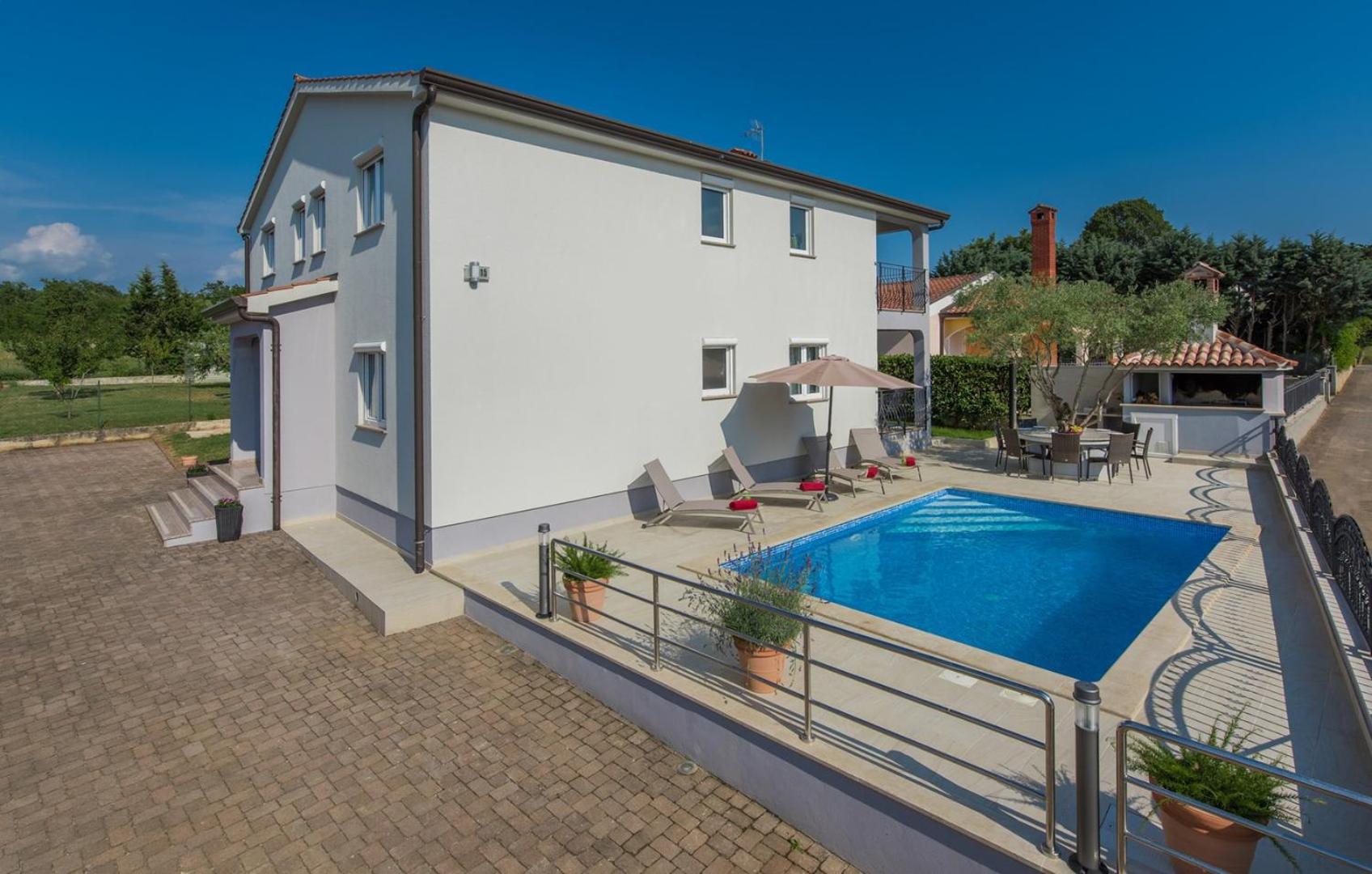 Silver Holiday House - Property Image 1