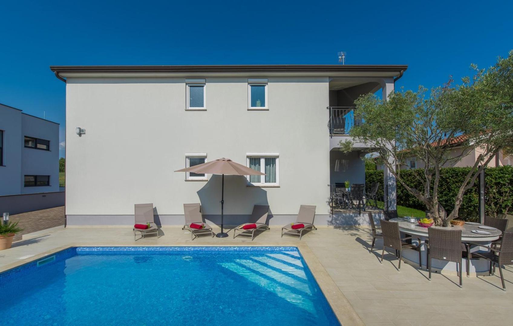 Silver Holiday House - Property Image 8