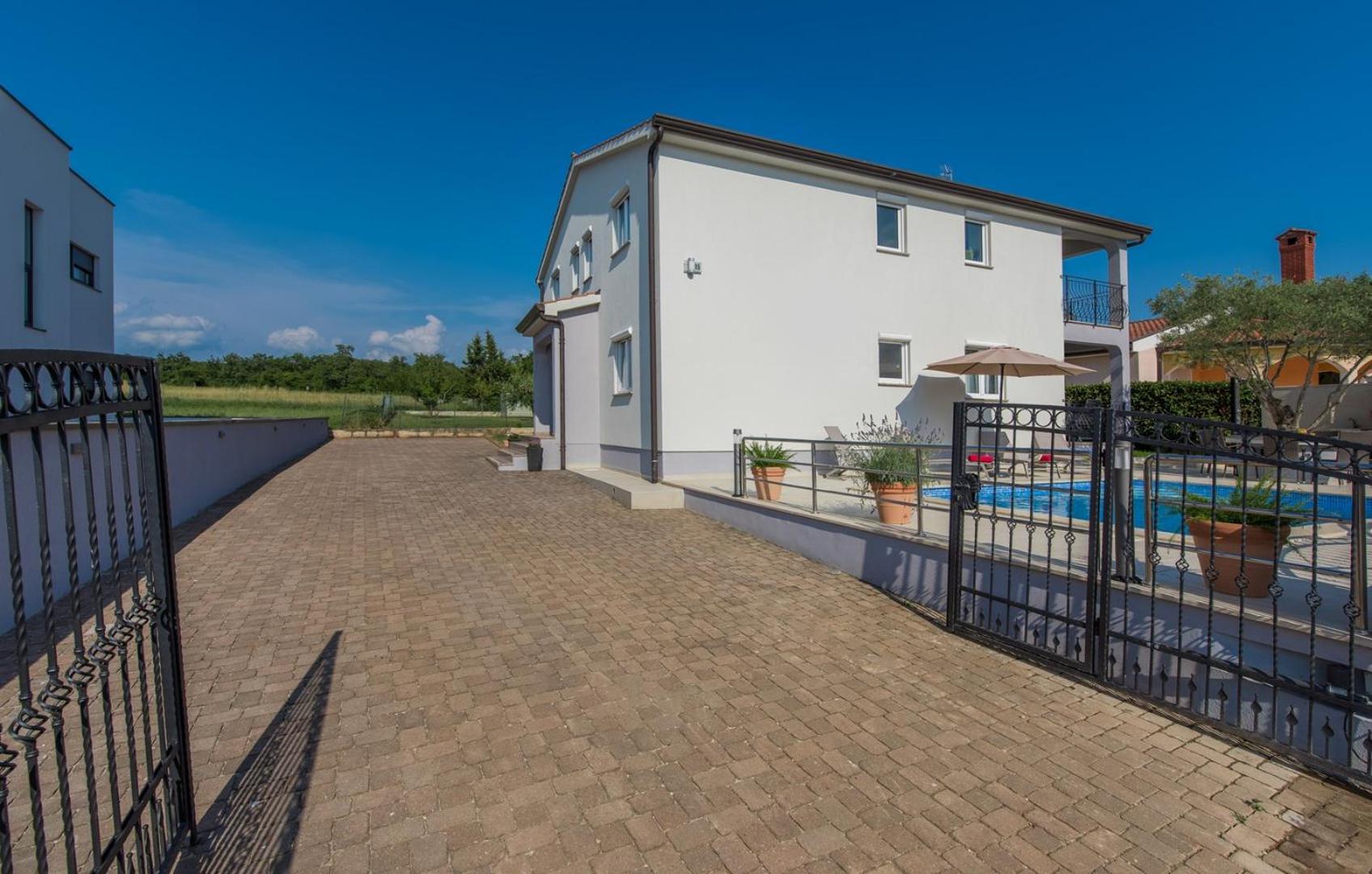 Silver Holiday House - Property Image 11