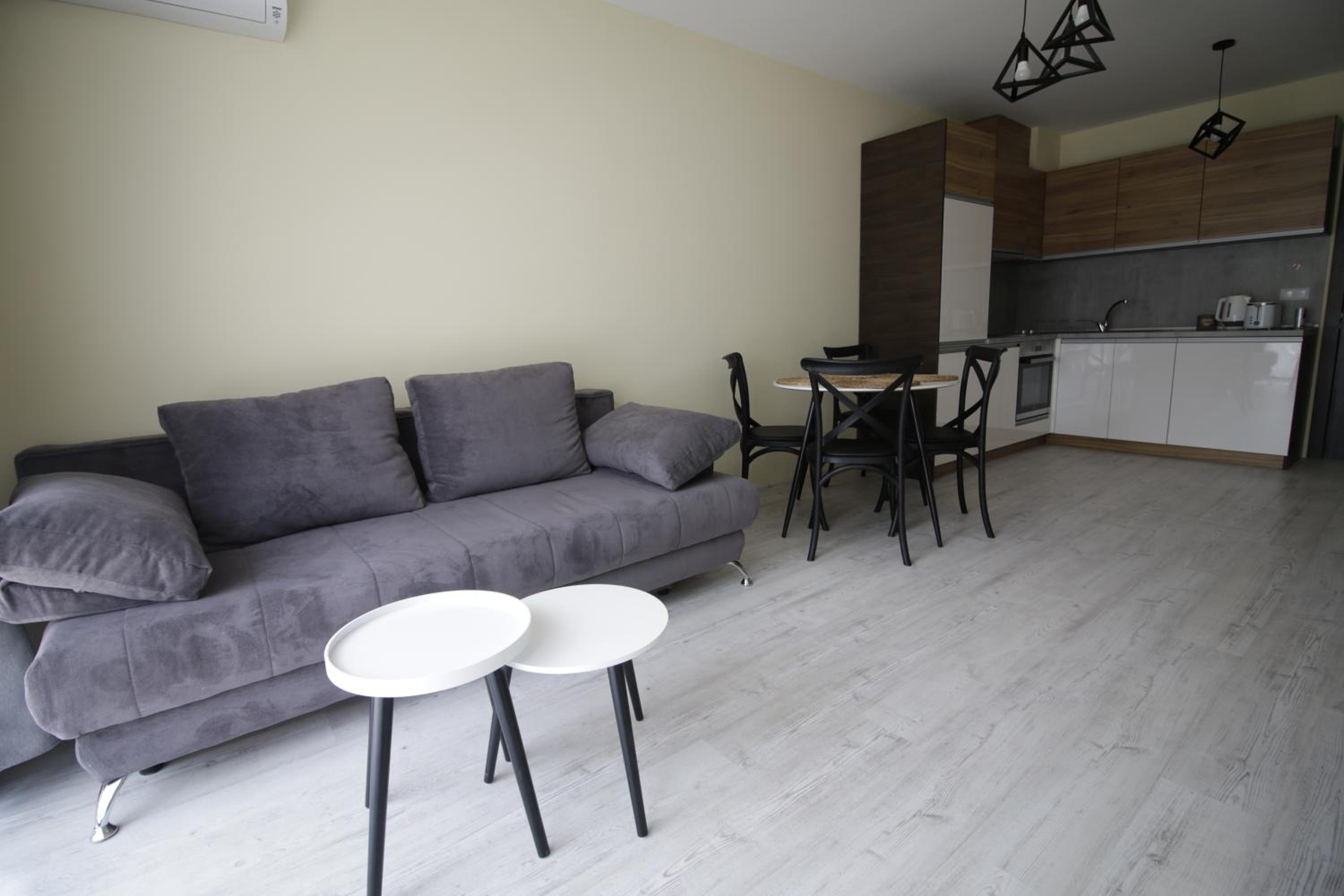 La Familia Apartments
