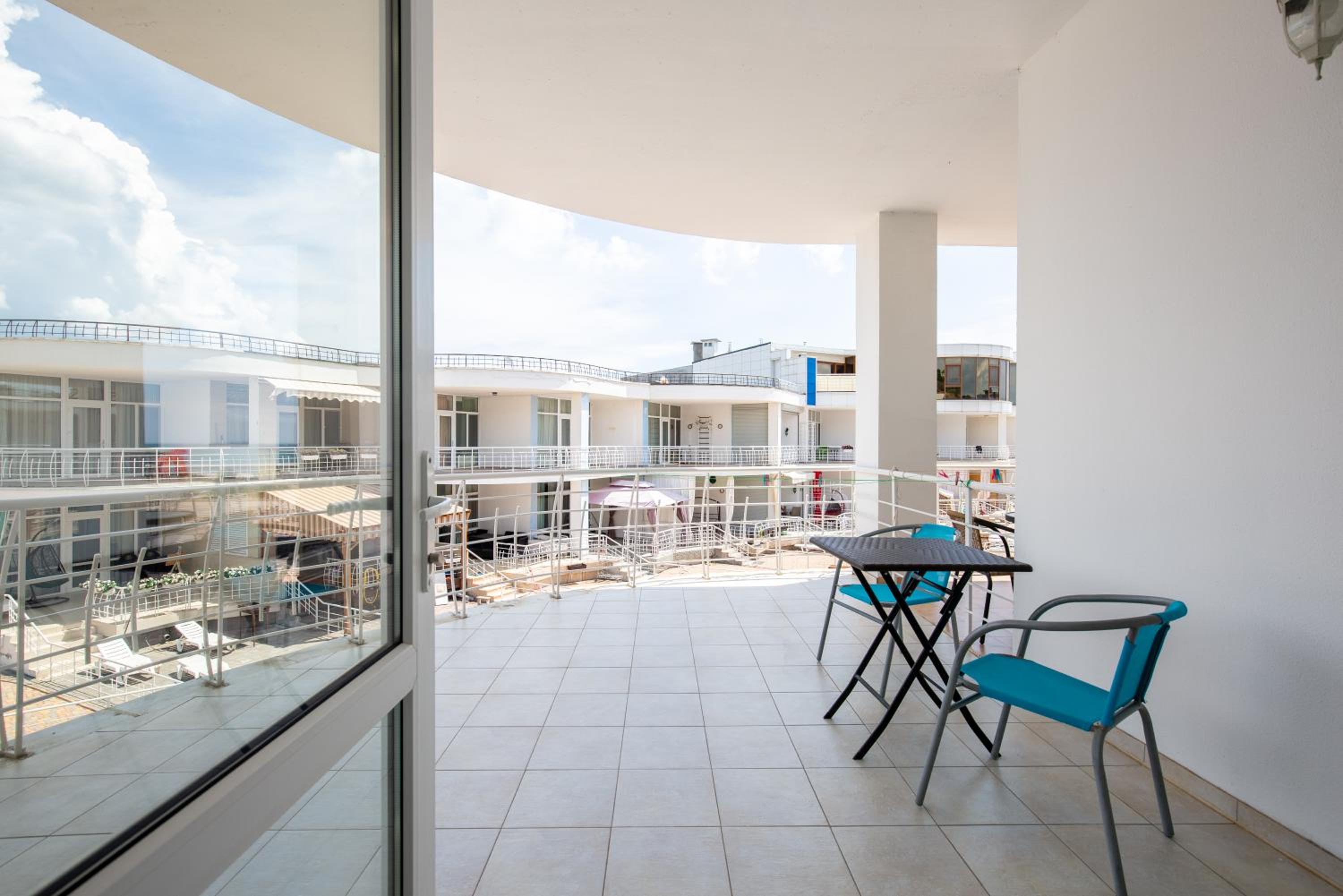 Apartament First Line
