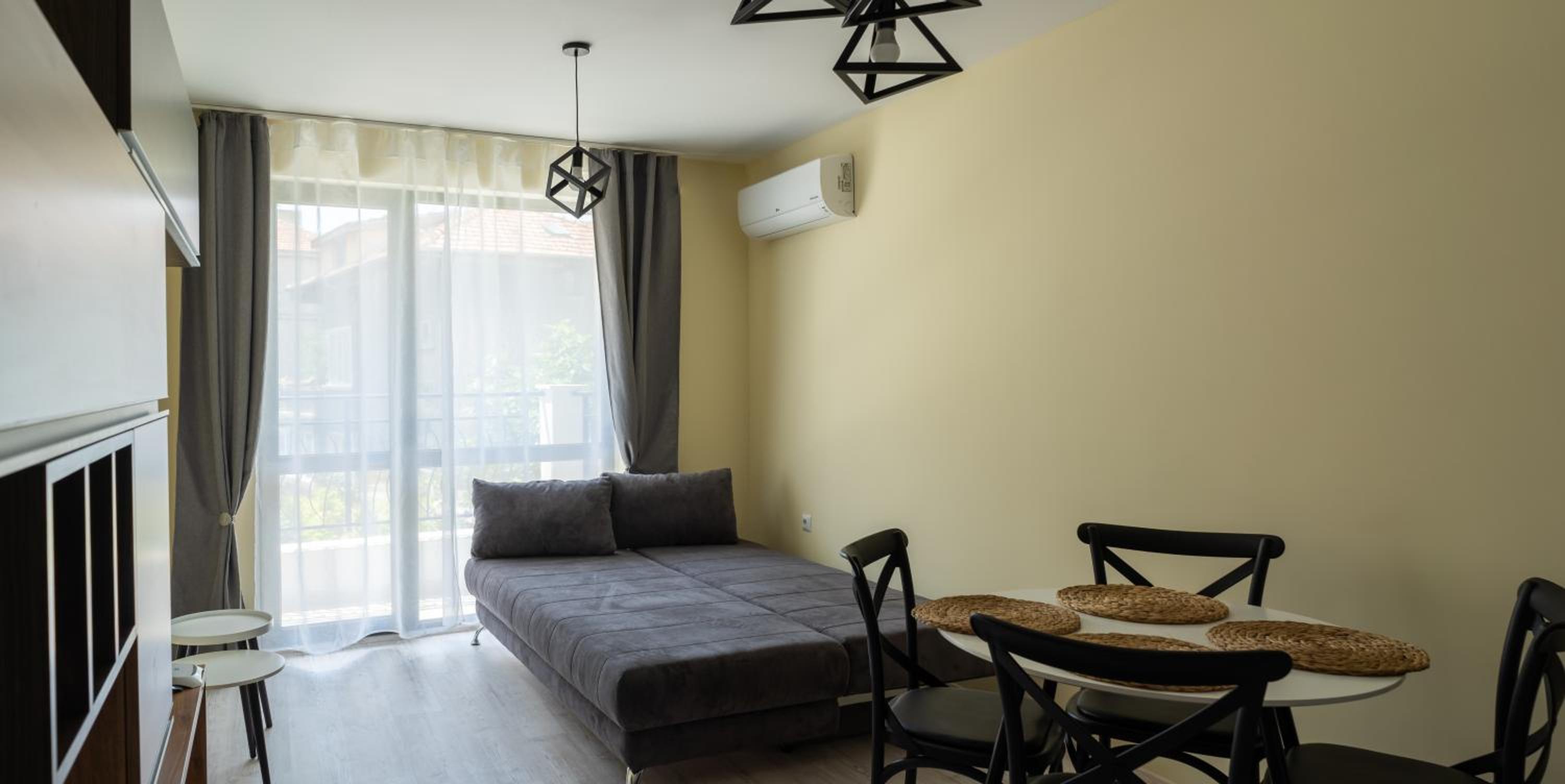 La Familia Apartments