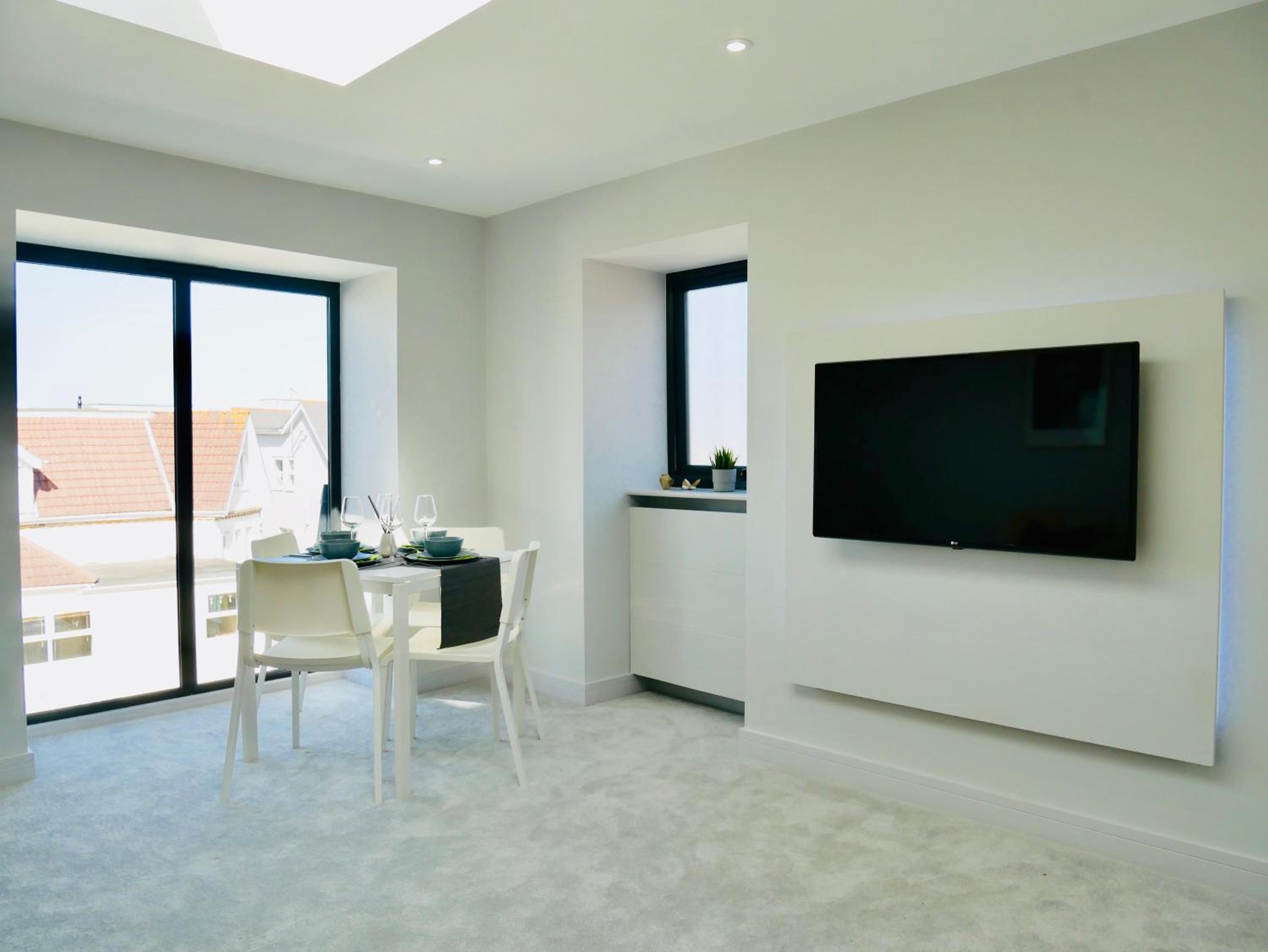 Stunning Sea View Apartment Near the Beach, Bournemouth & Poole view 3