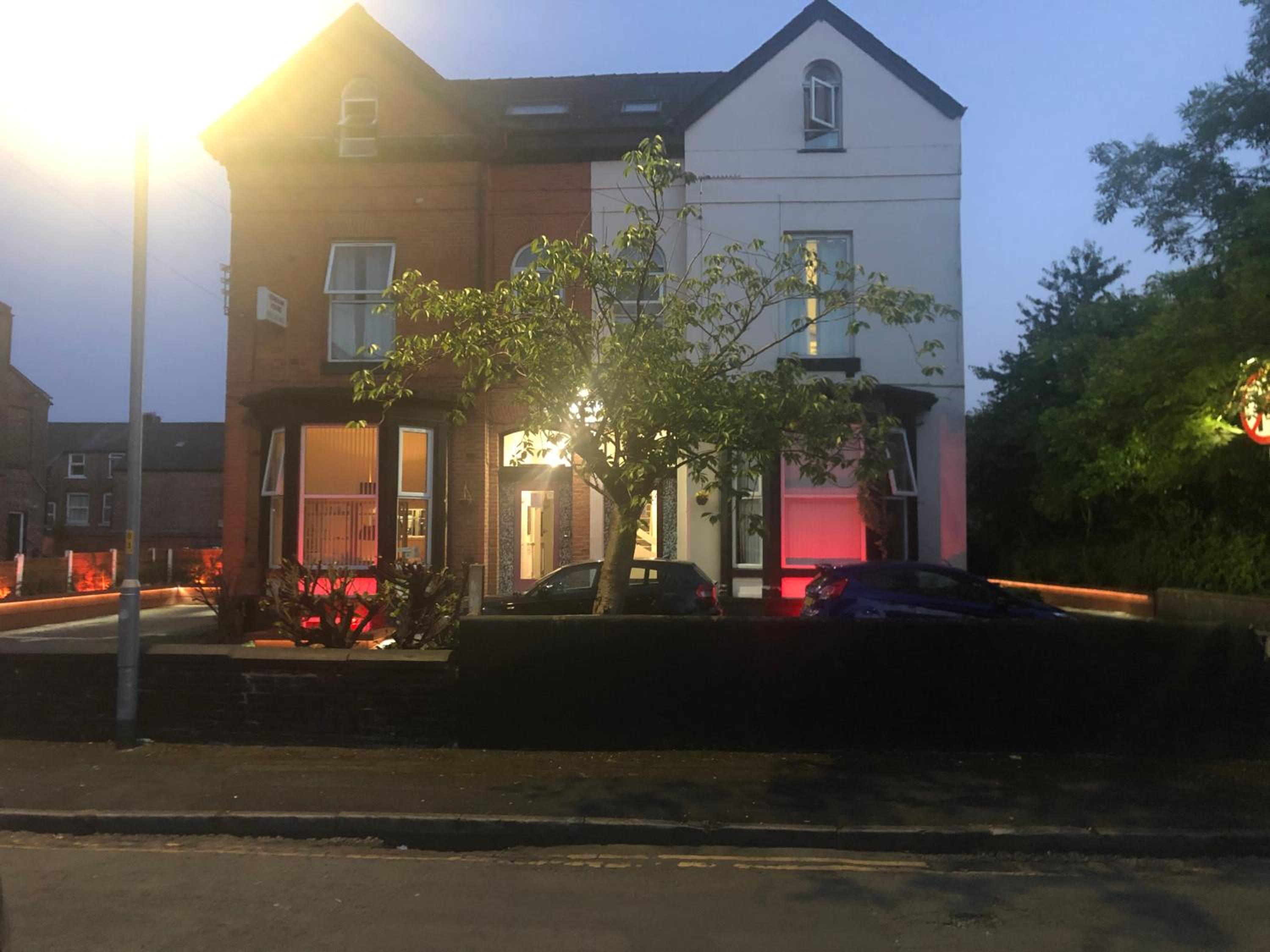 Hendham House - Near Etihad Stadium, CoOp Live Arena, AO Arena, Piccadilly Train Station & Manchester City Centre