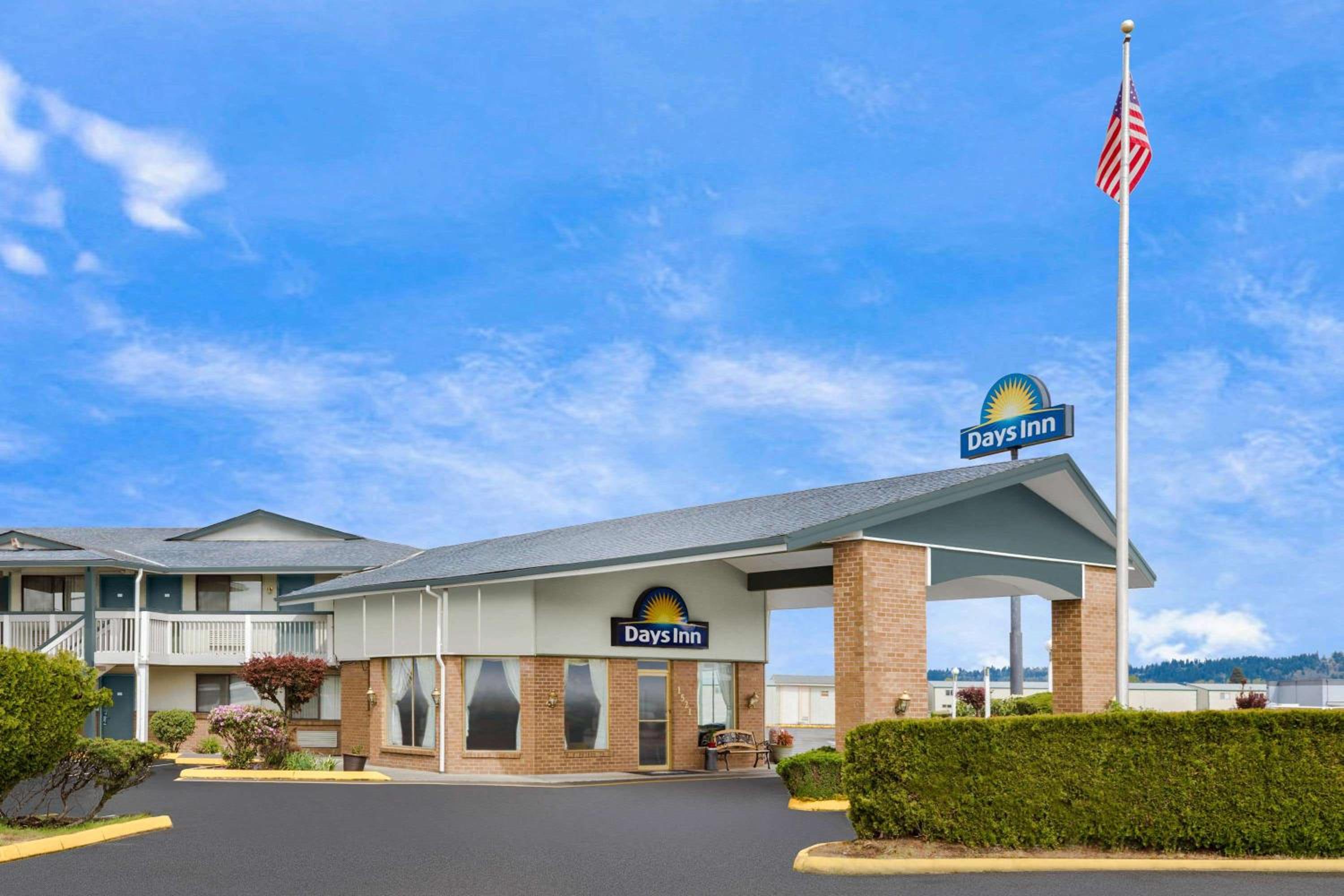 Days Inn by Wyndham Auburn view 2