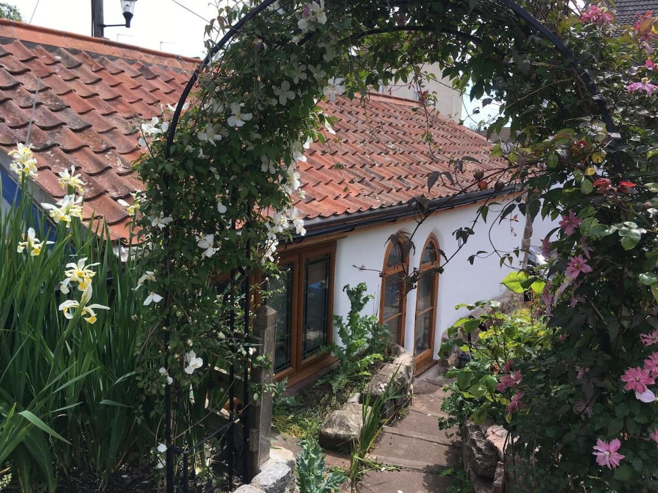 The Hideaway - a charming, unique retreat in Long Ashton, Bristol view 3