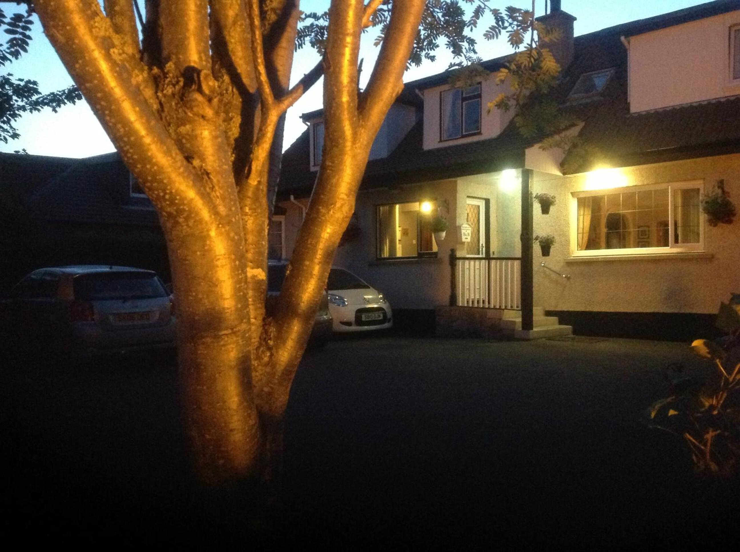 Hotel Dunroamin Bed and Breakfast - Image 1