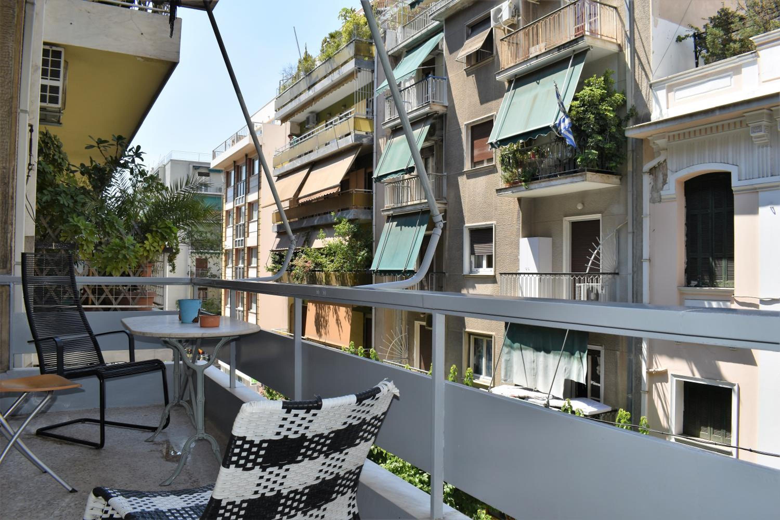 Athens Downtown Boho Apartment 1 min from metro