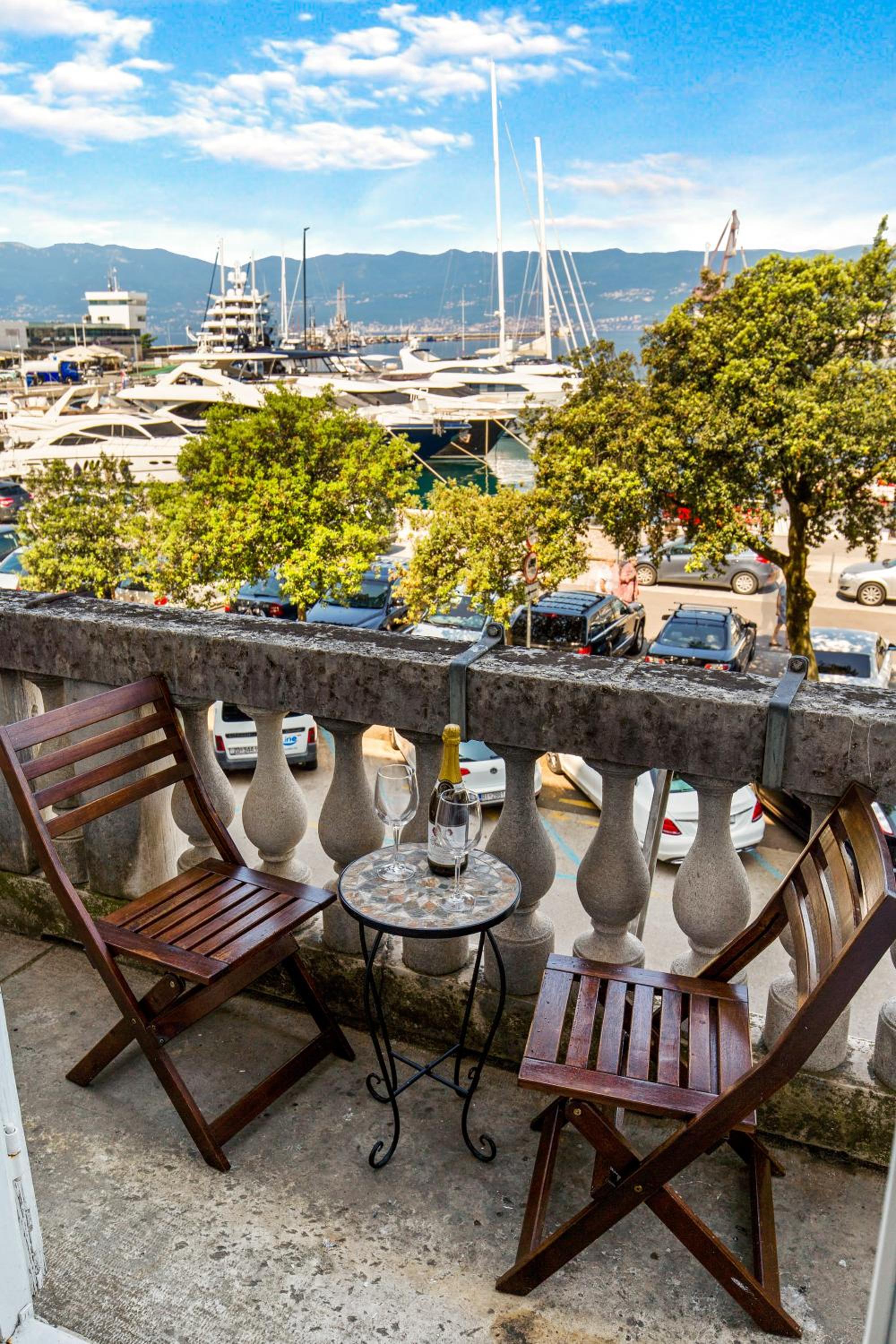 Apartment Mia en Rijeka — balance & terrace
