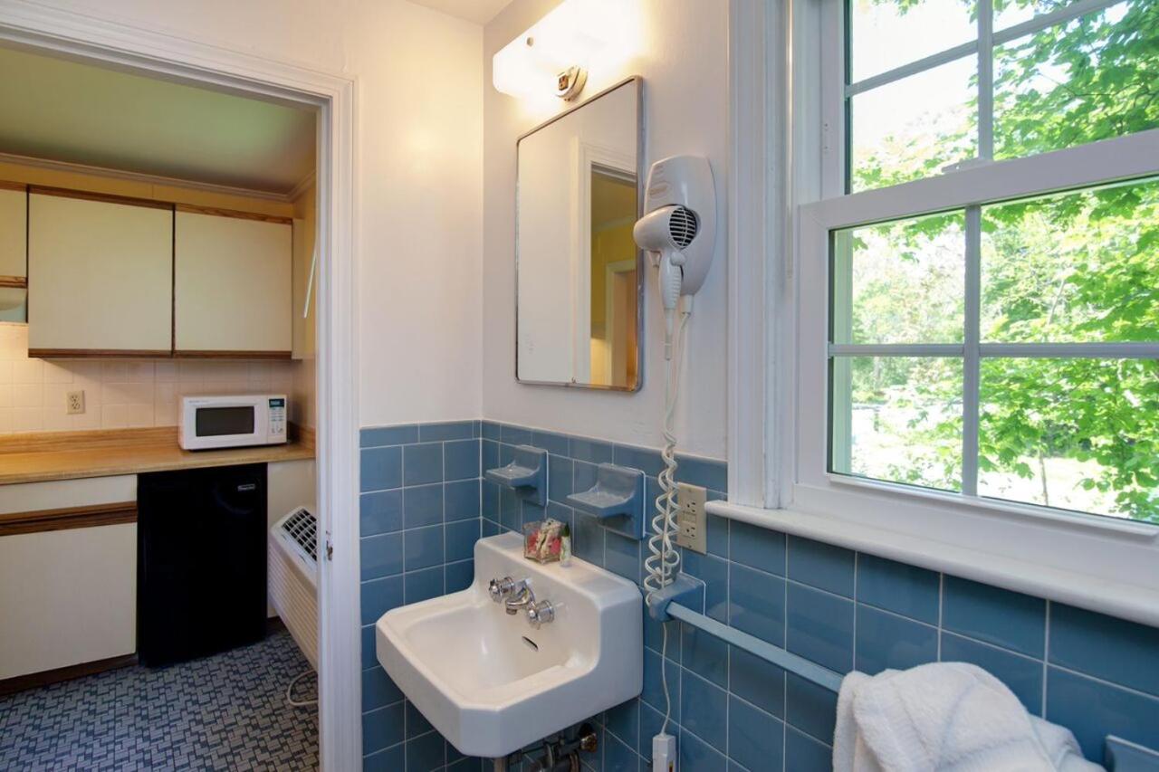 Cape Cod Harbor House Inn