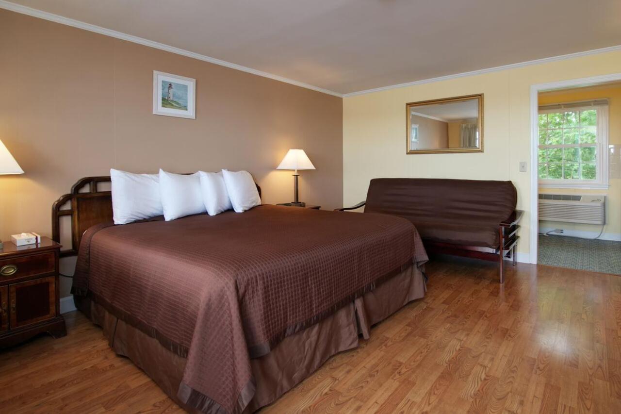 Cape Cod Harbor House Inn