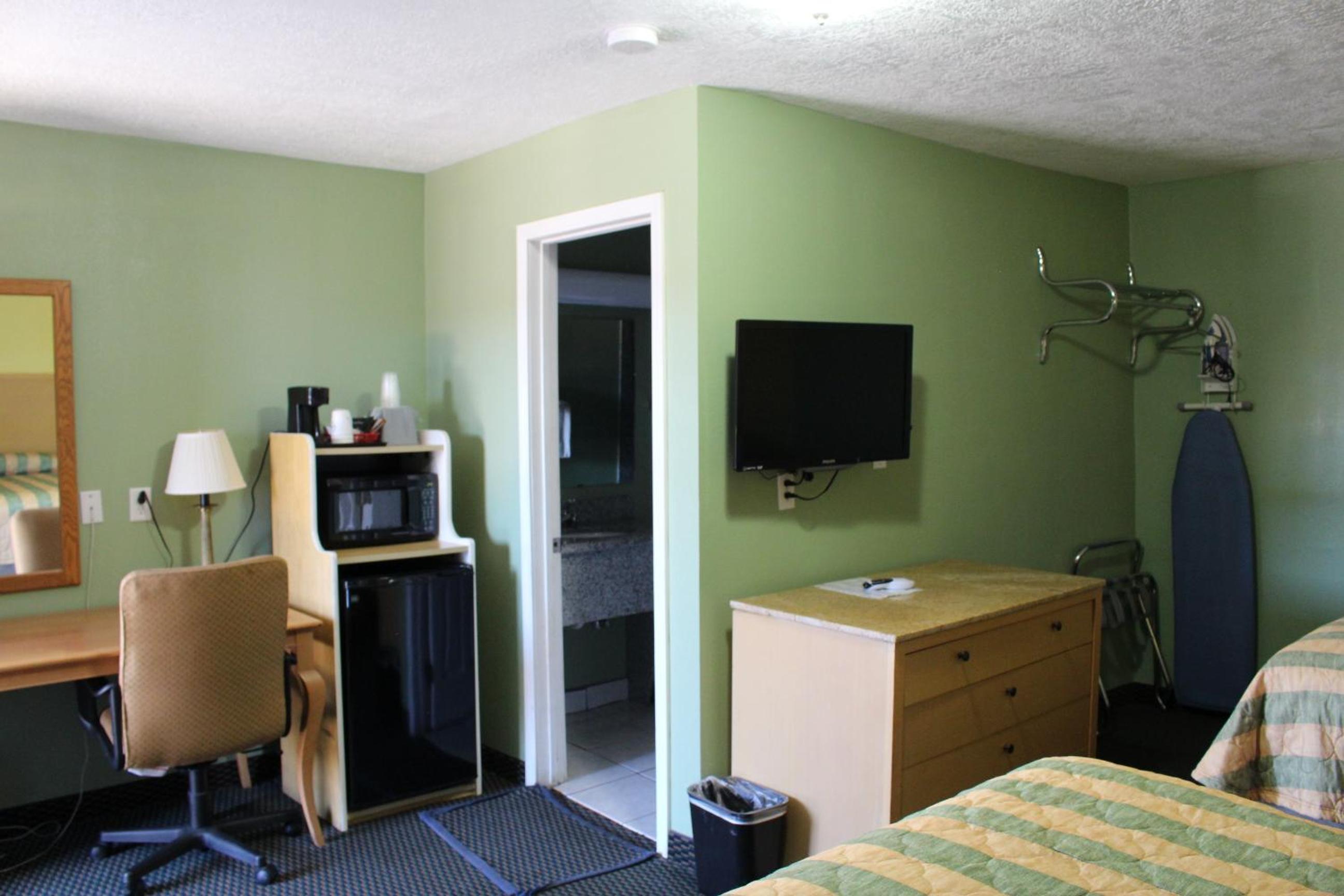 Fort Stockton Vacations - Deluxe Inn Fort Stockton - Property Image 4