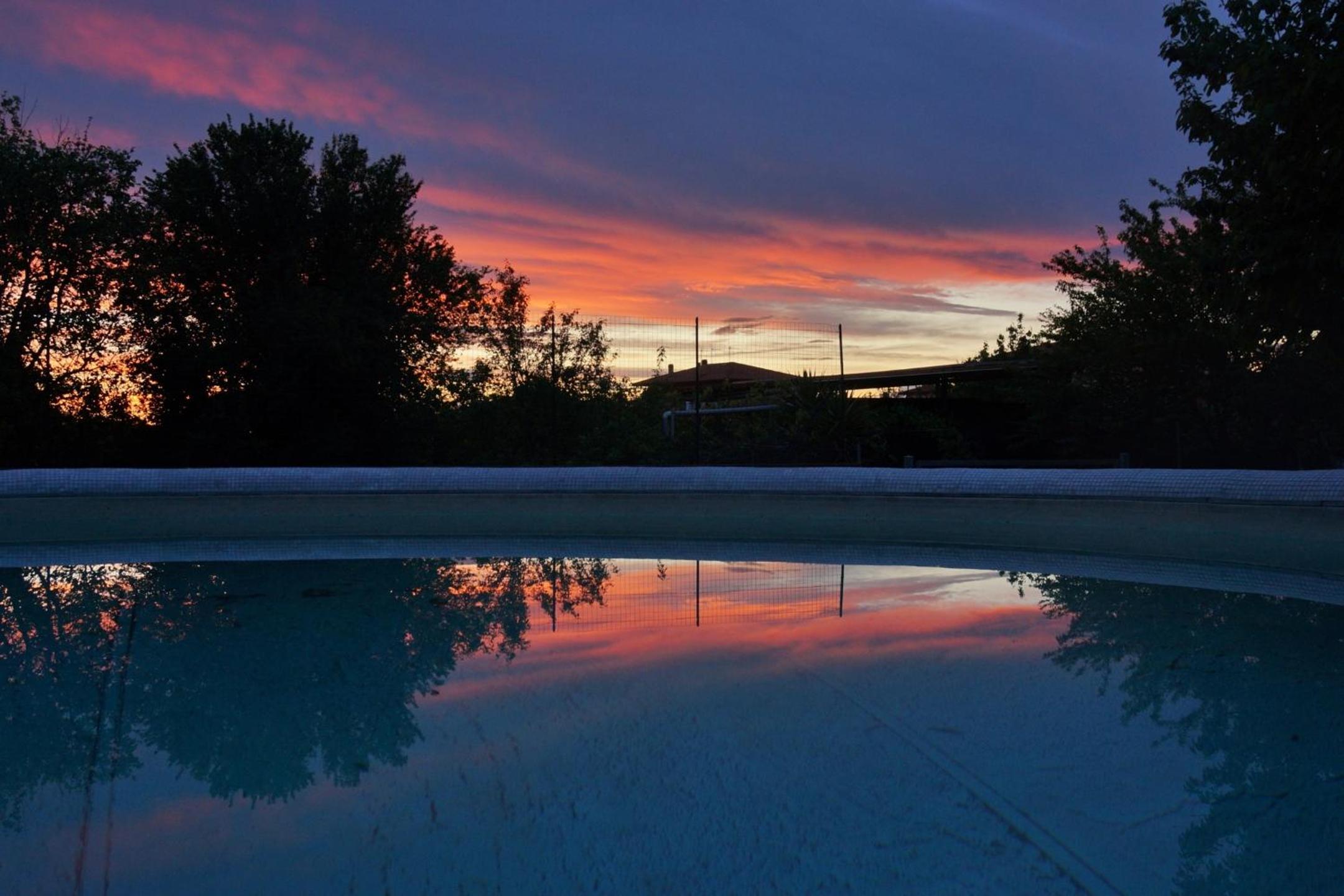 casa vacanza con piscina grande e idromassaggio jacuzzi