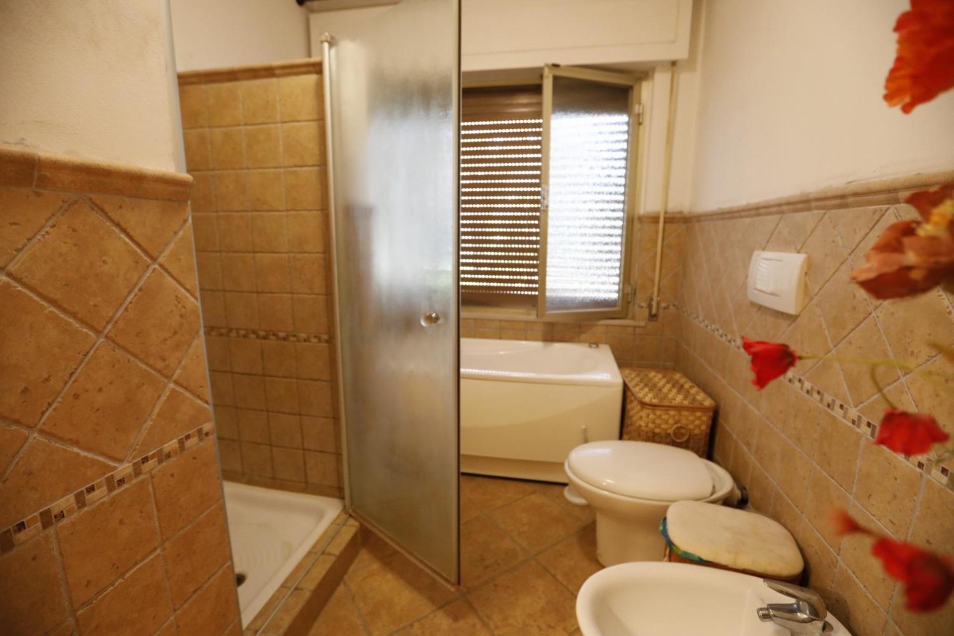 casa vacanza con piscina grande e idromassaggio jacuzzi