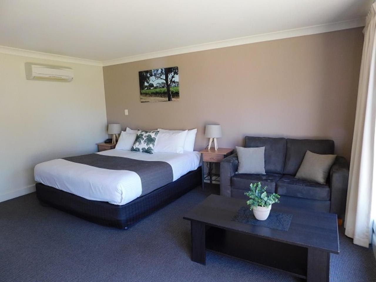 Alexander Cameron Suites