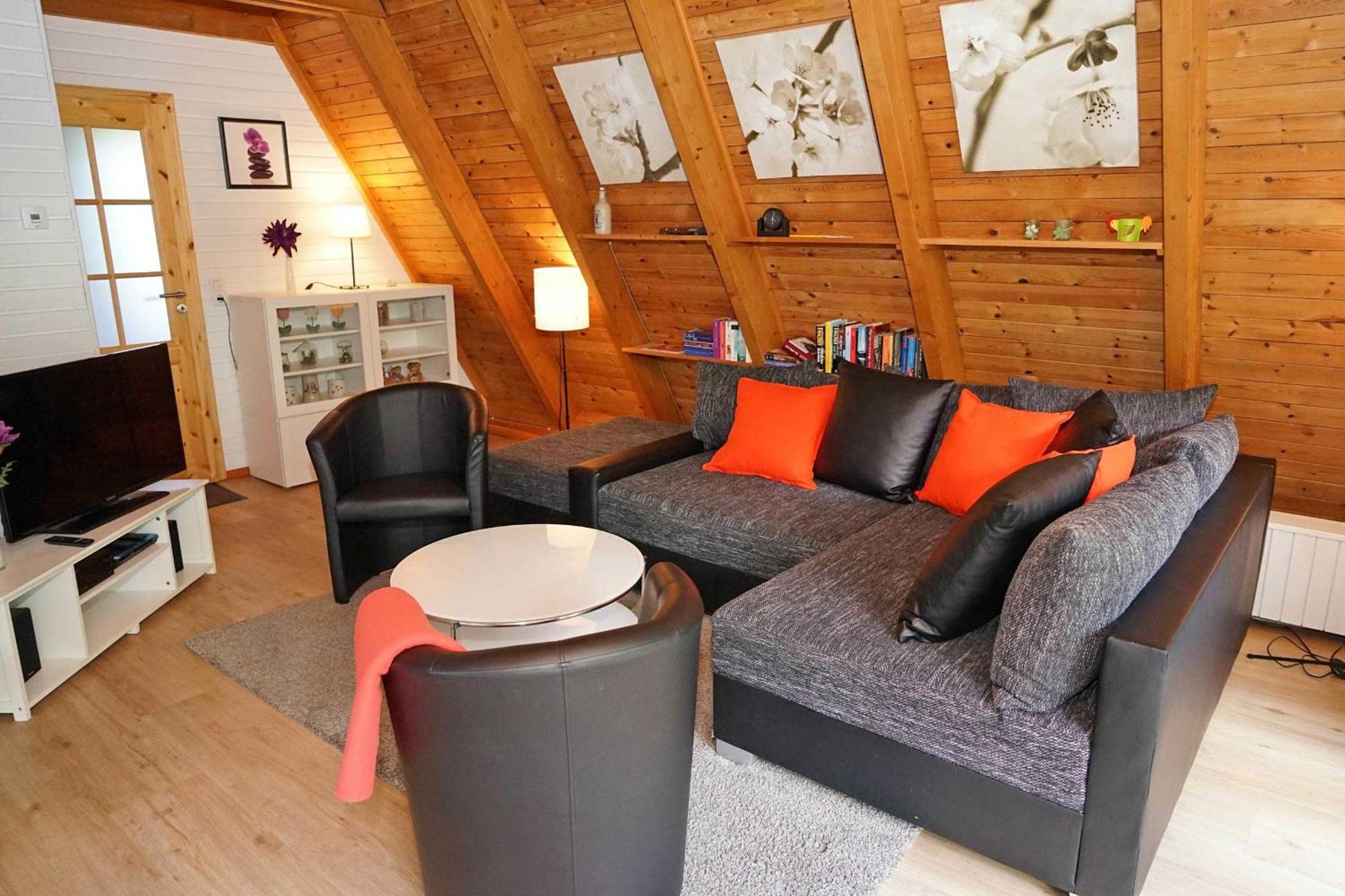 Zeltdachhaus mit moderner Ausstattung