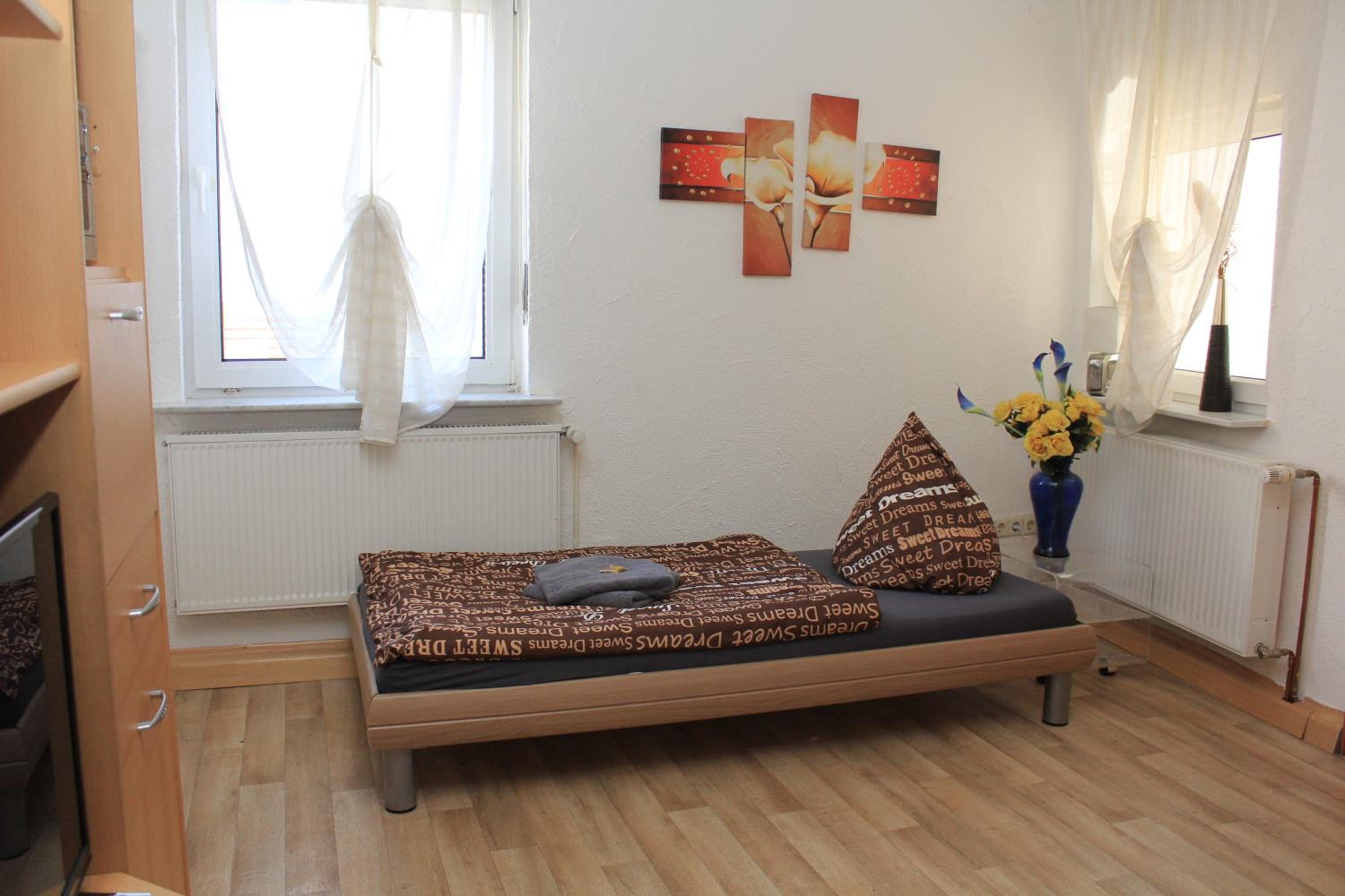 Ferienwohnung-Kiefer en Hillscheid — hotel room