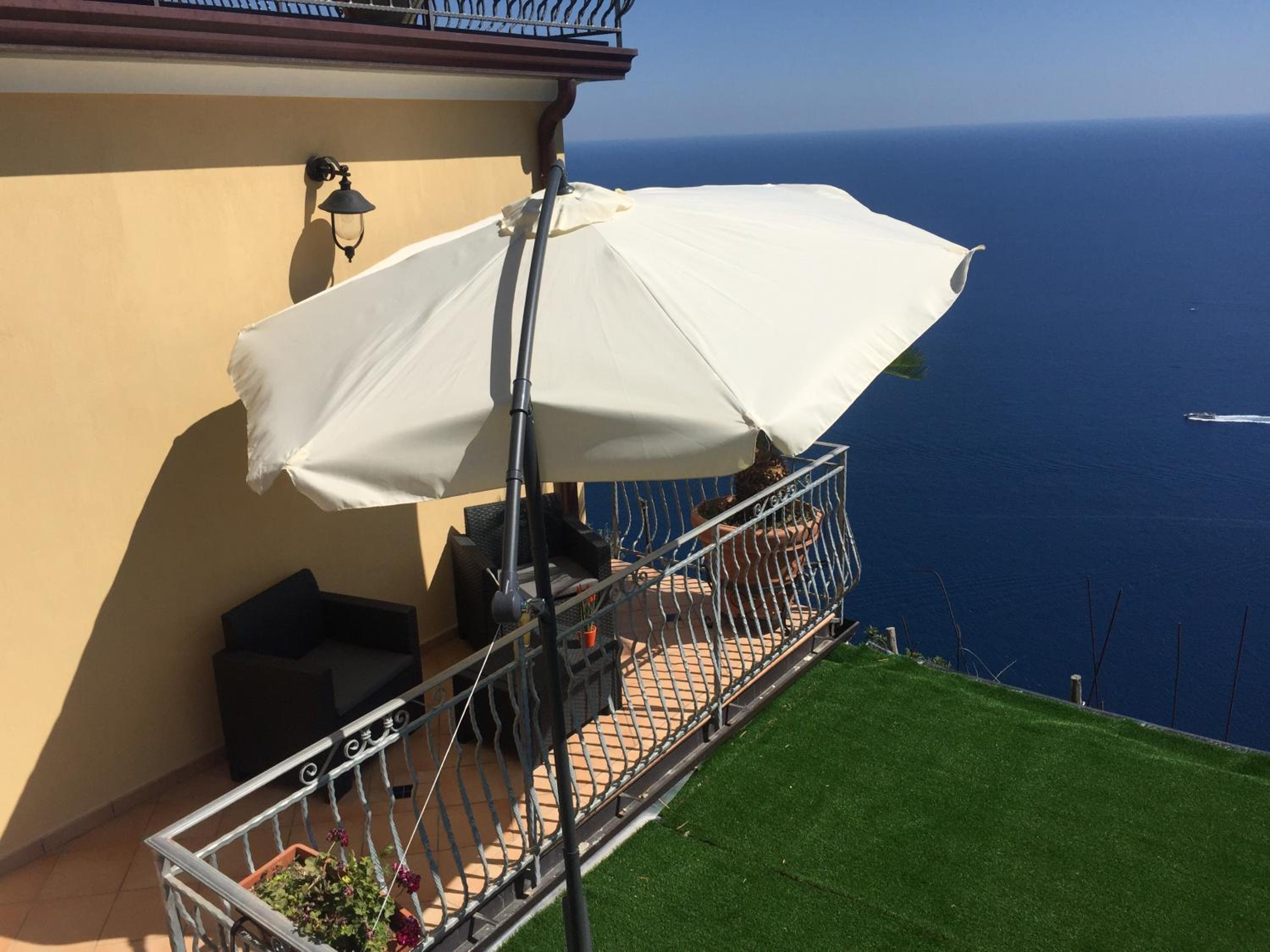 Carluccio’s stanza privata vista mare photo 2