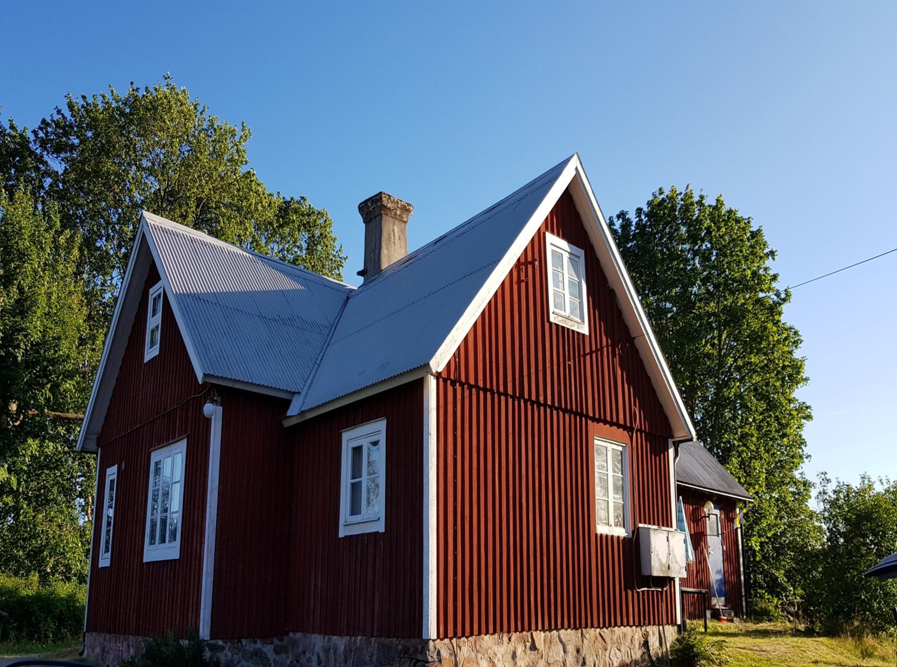 Strönhult farmhouse by the lake view 3