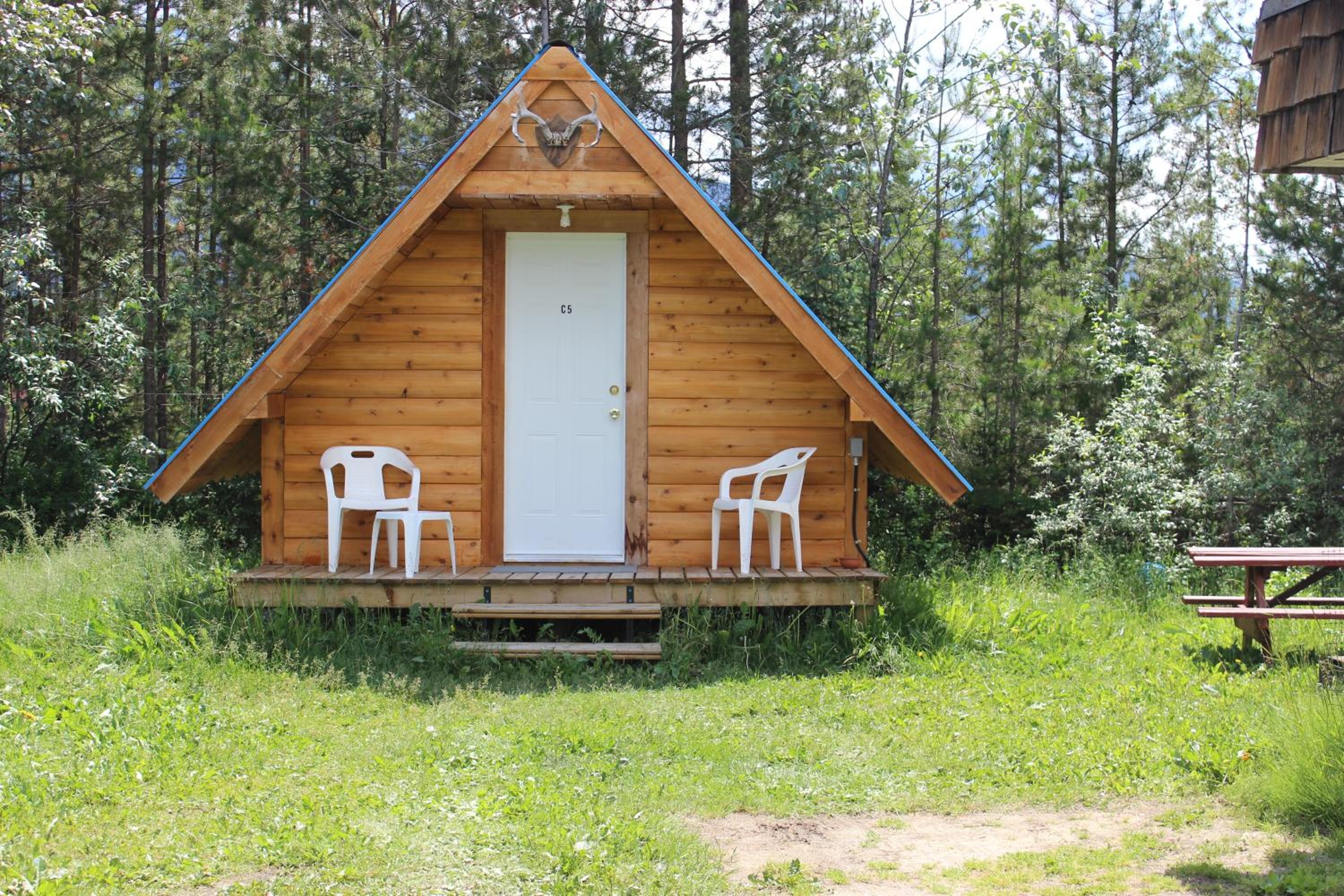 Blue River Campgrounds & Cabin-public washroom