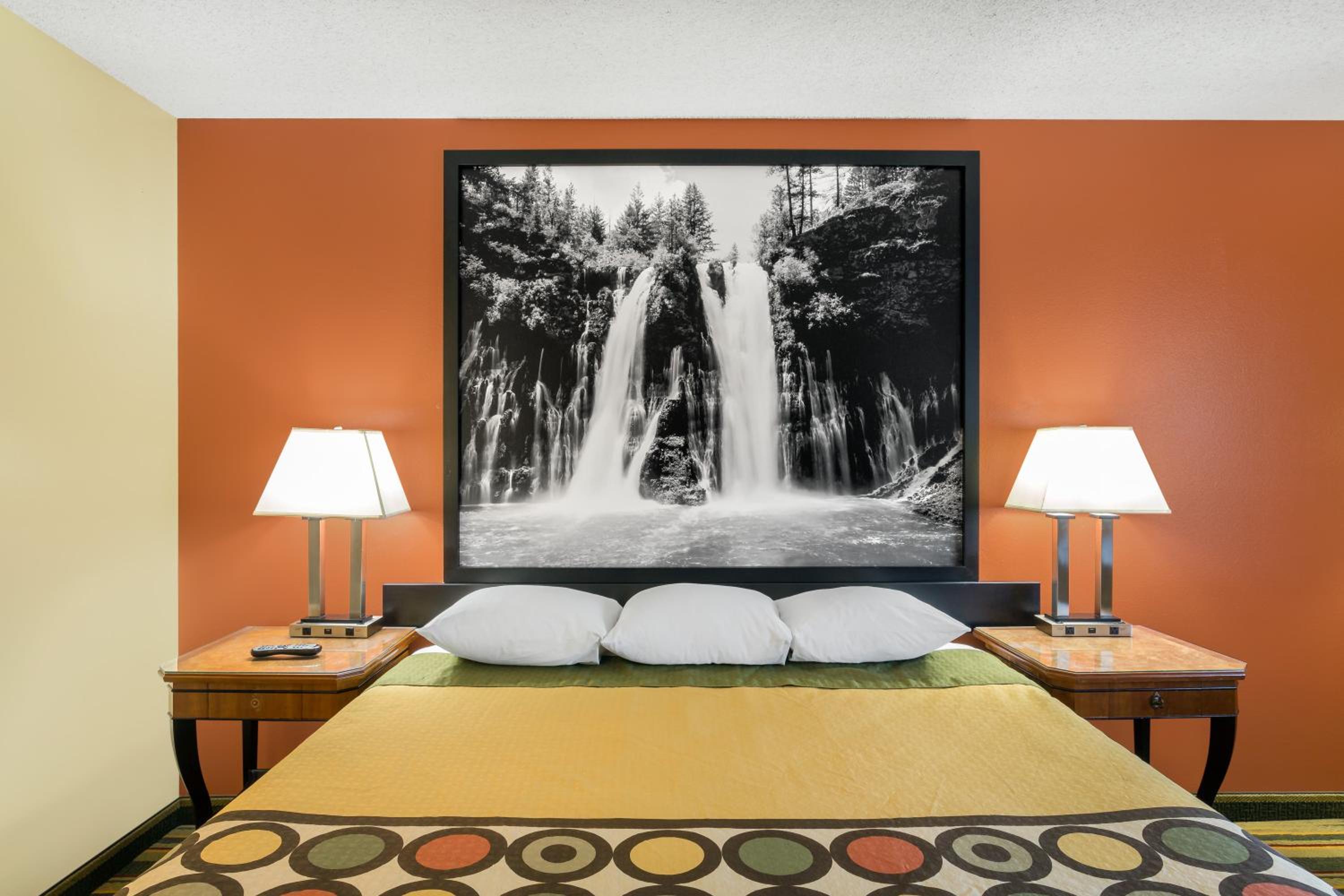 Chico Vacations - Super 8 by Wyndham Chico - Property Image 6