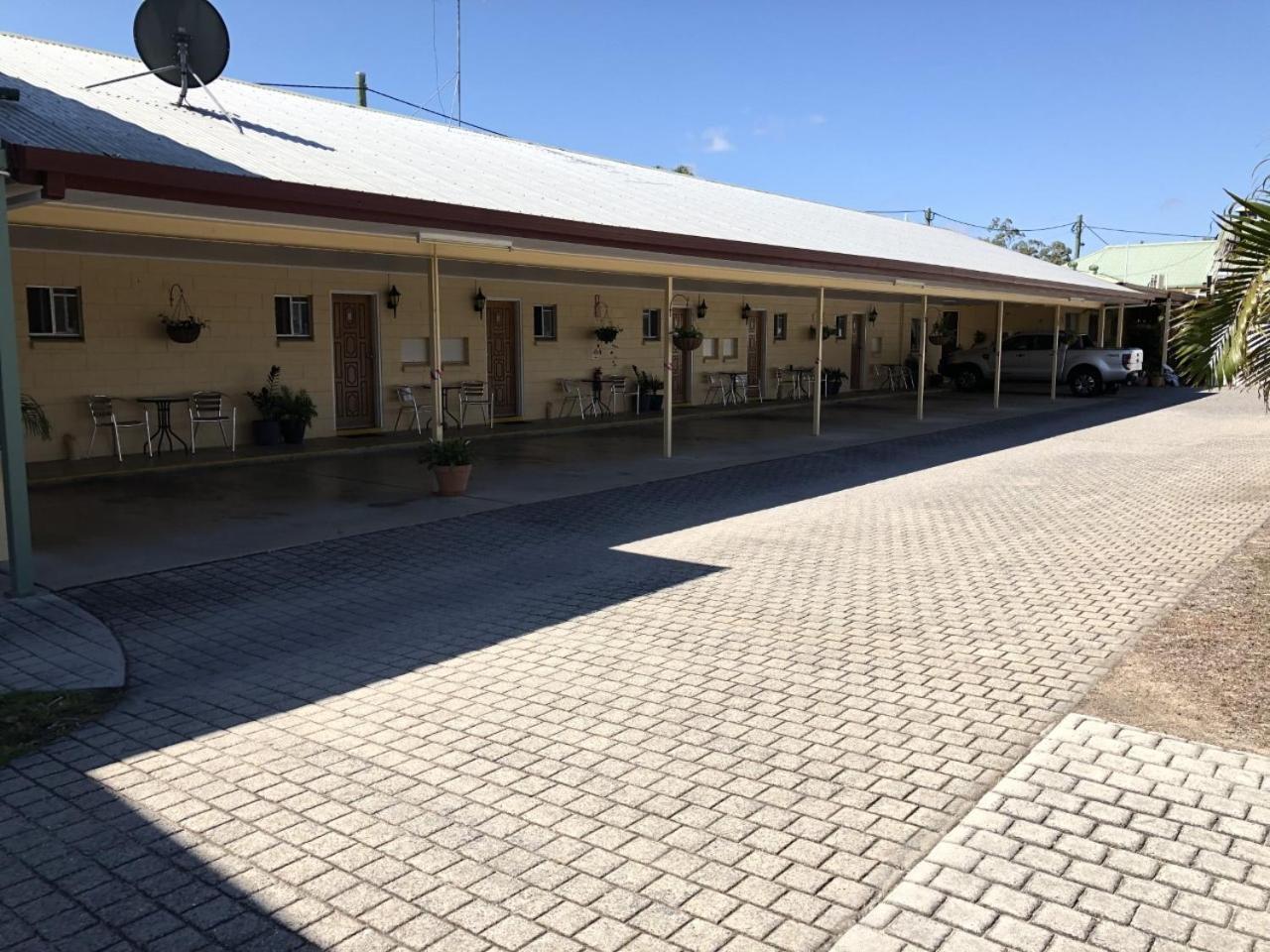 Bororen Hotel Motel