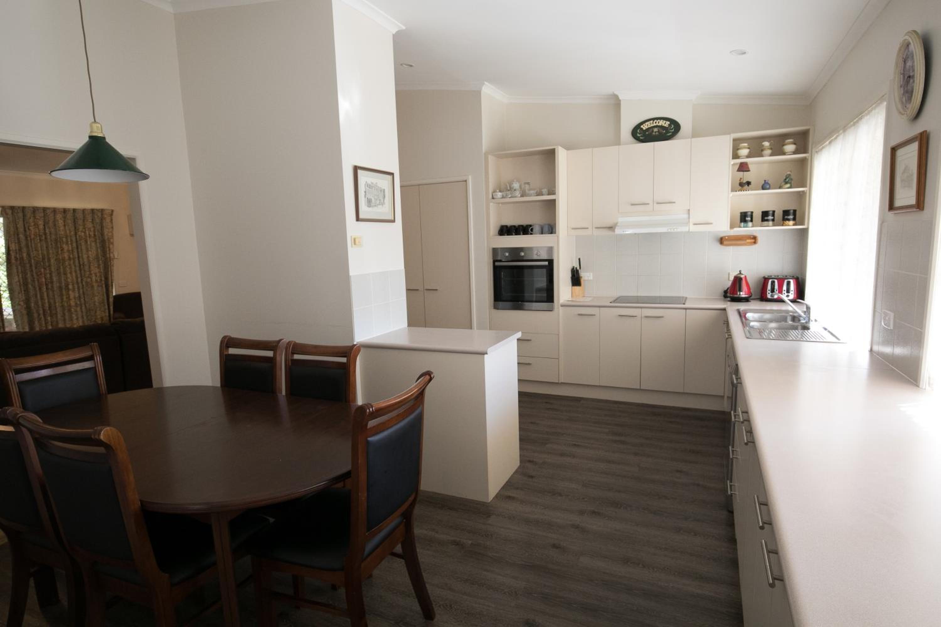 The Birch House - Silver Birches Accommodation Bright