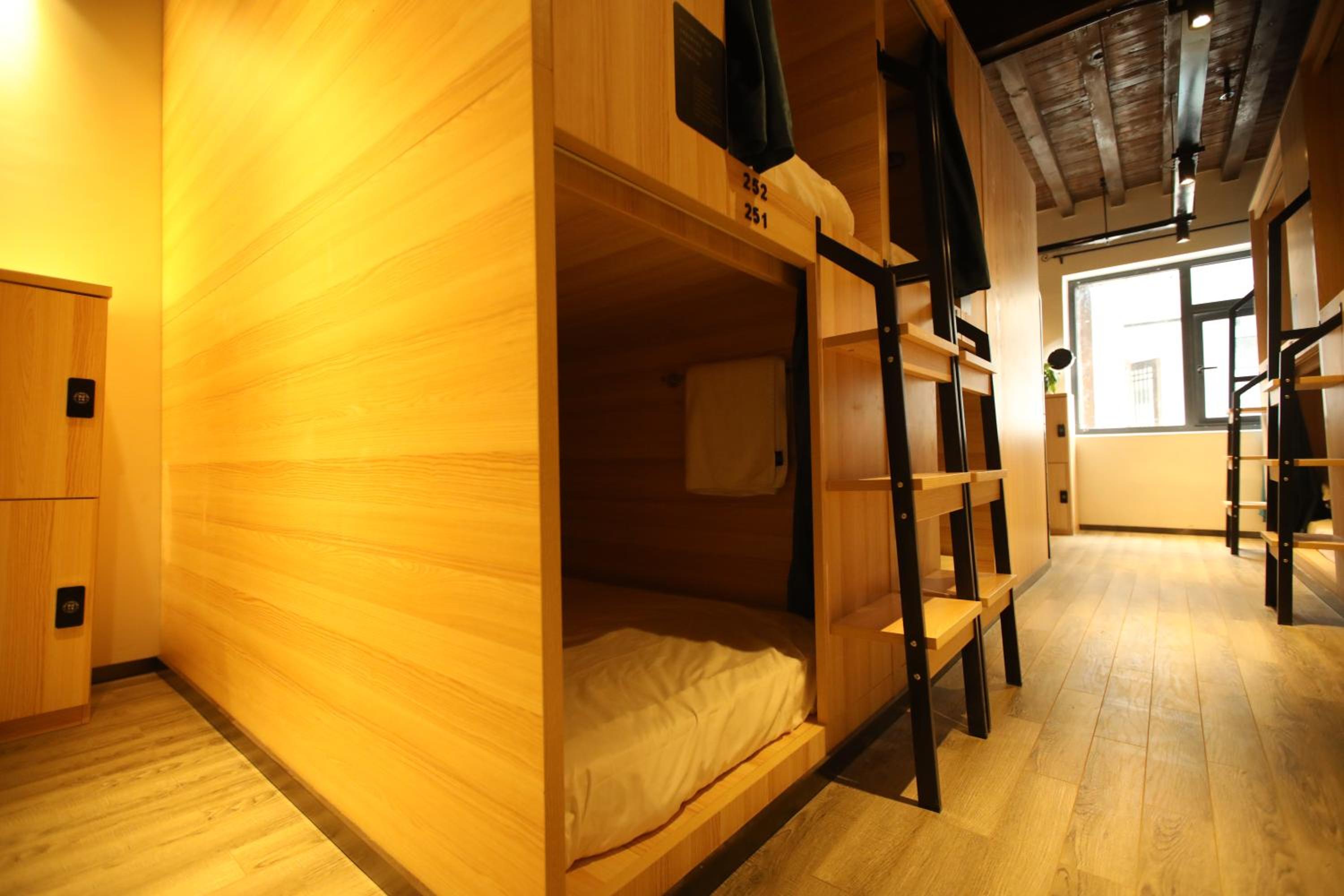 Lijiang Desti Youth Park Hostel