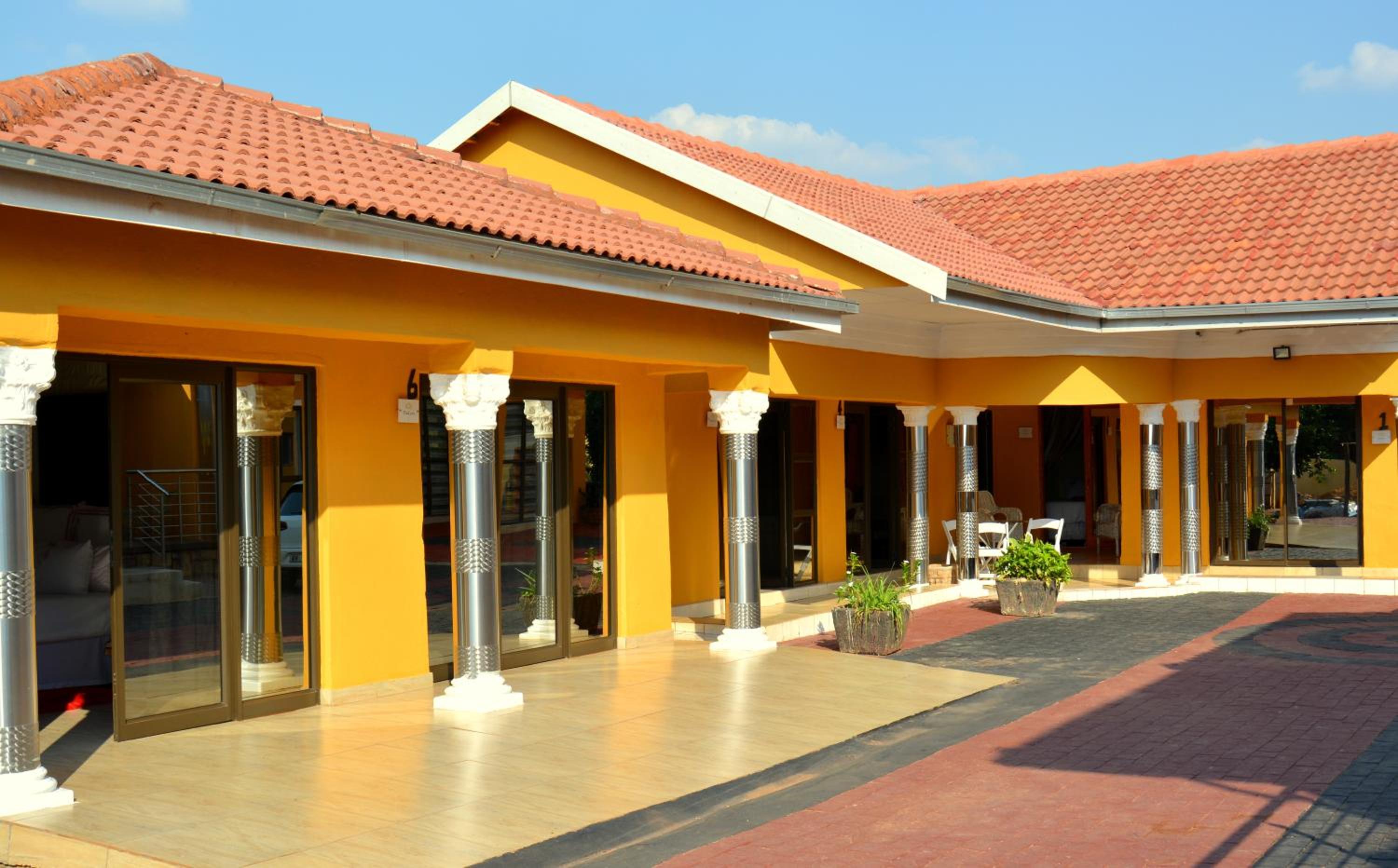 SelaMod Village Guest House