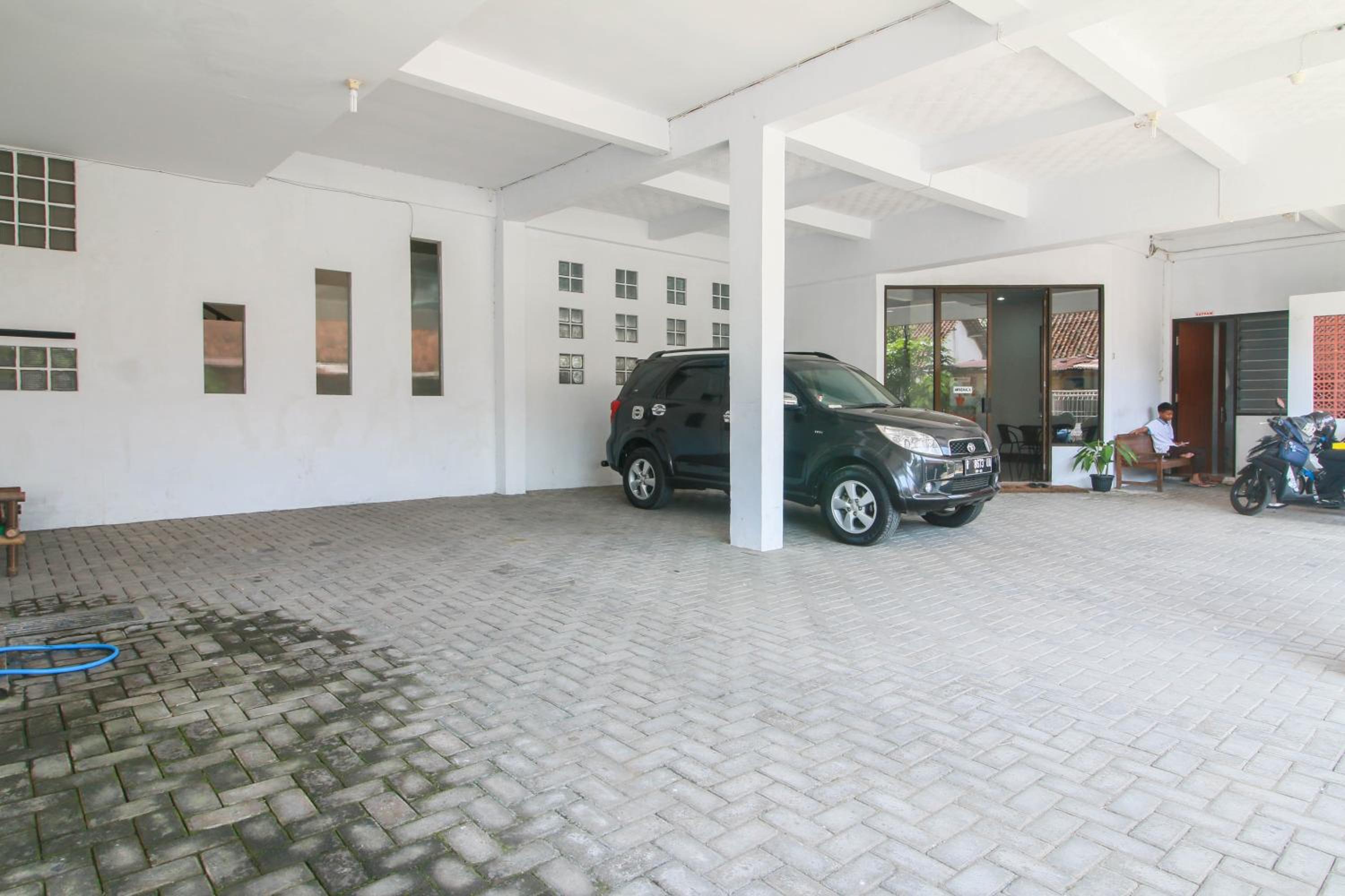 RedDoorz Syariah near Universitas Jenderal Soedirman view 4