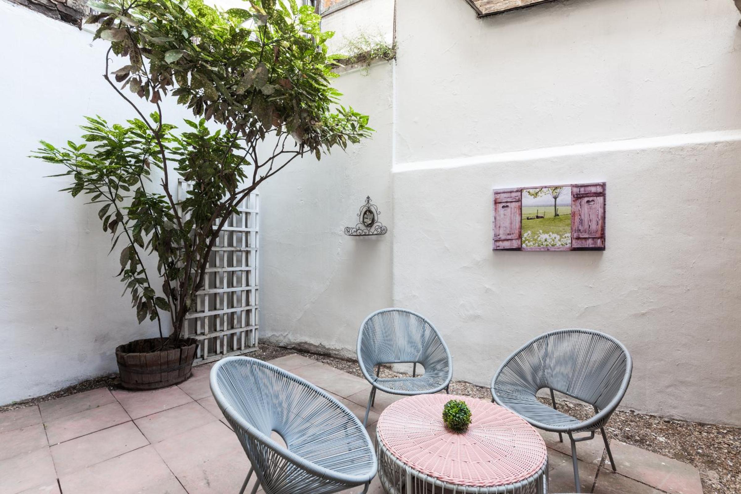 outdoor bbq area