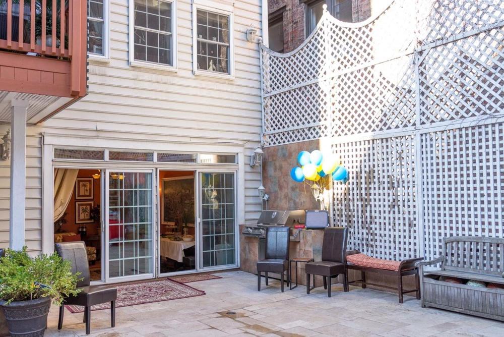 TOWNHOUSE 222